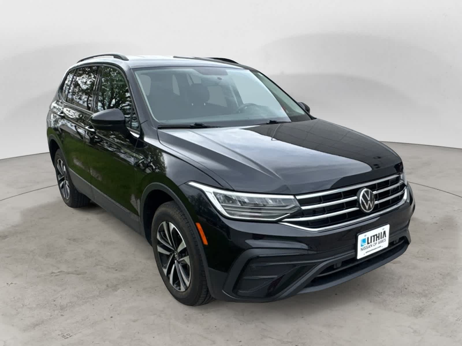 Thumbnail: 2022 Volkswagen Tiguan - 6