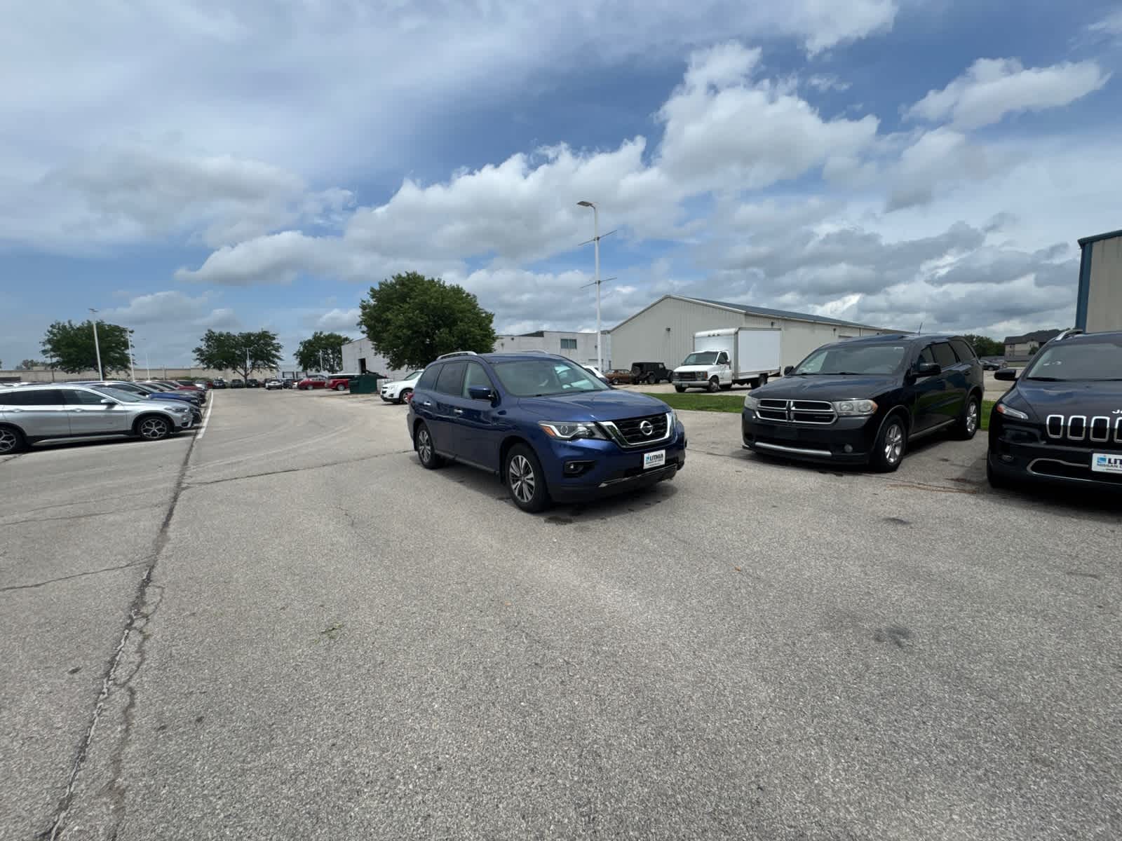Thumbnail: 2017 Nissan Pathfinder - 6