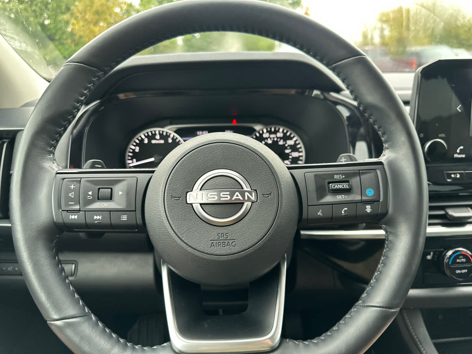 Thumbnail: 2023 Nissan Pathfinder - 18