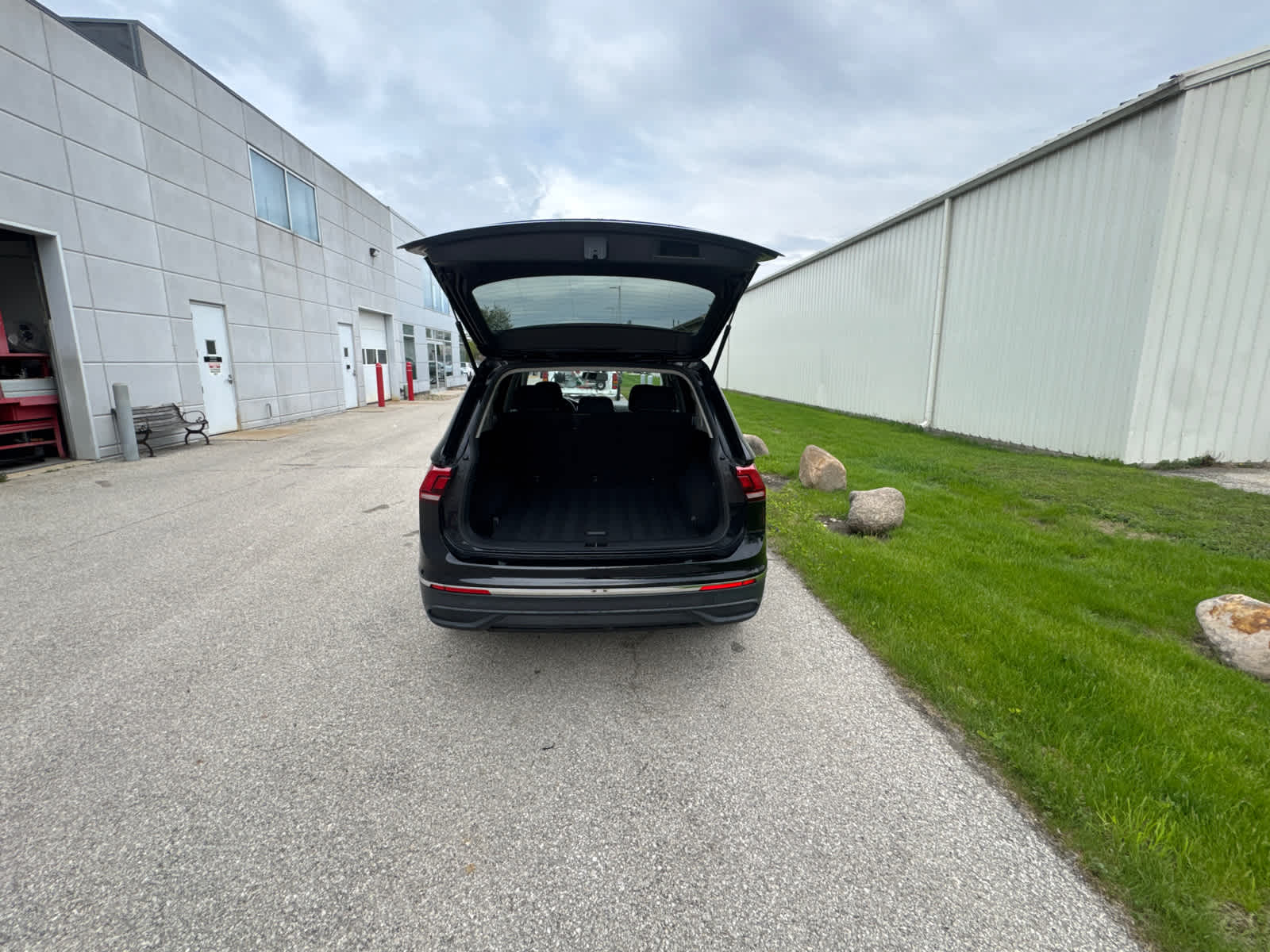 Thumbnail: 2022 Volkswagen Tiguan - 7