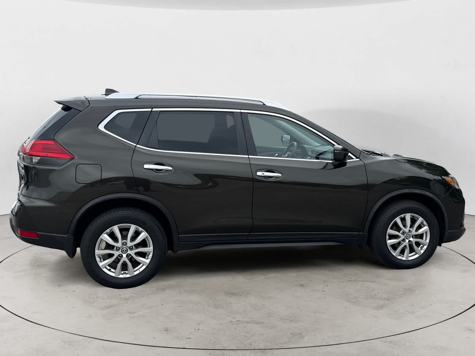 Thumbnail: 2017 Nissan Rogue - 5