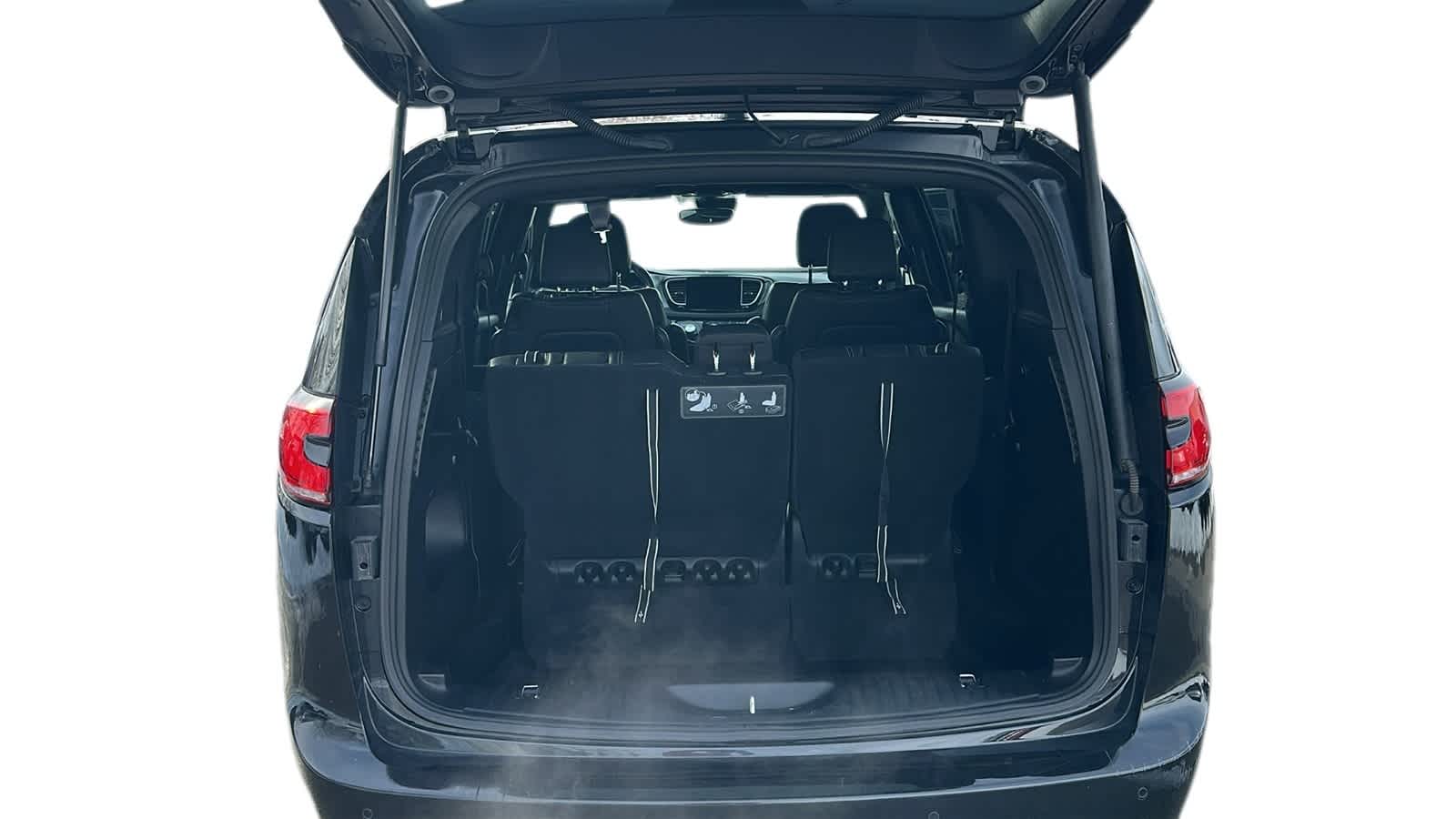 Thumbnail: 2021 Chrysler Pacifica - 6