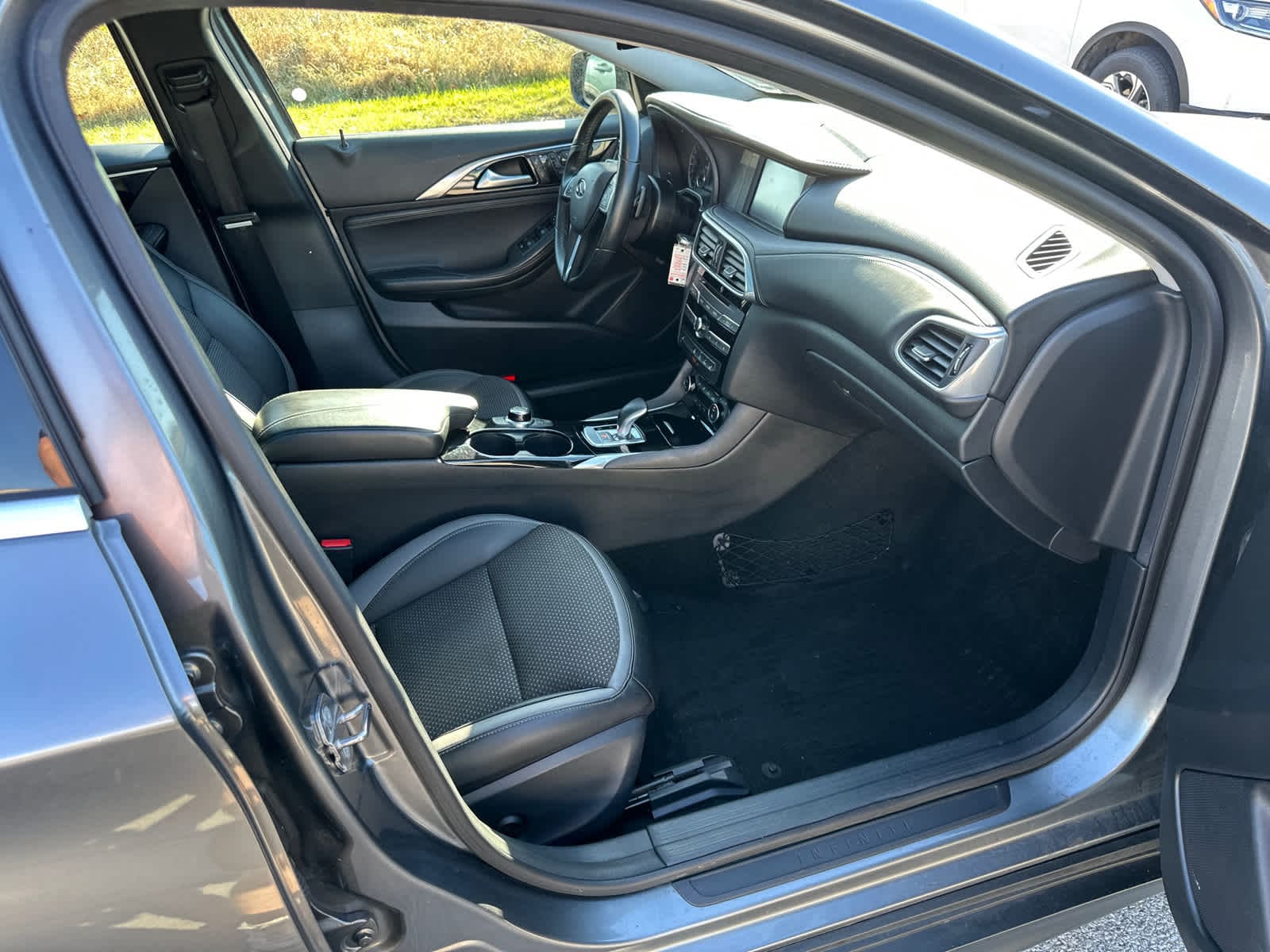 Thumbnail: 2019 INFINITI QX30 - 9