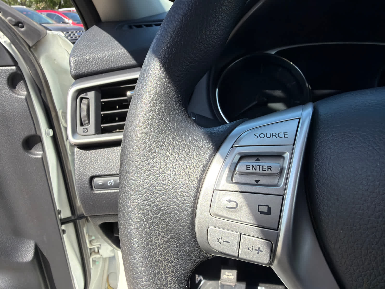 Thumbnail: 2016 Nissan Rogue - 19