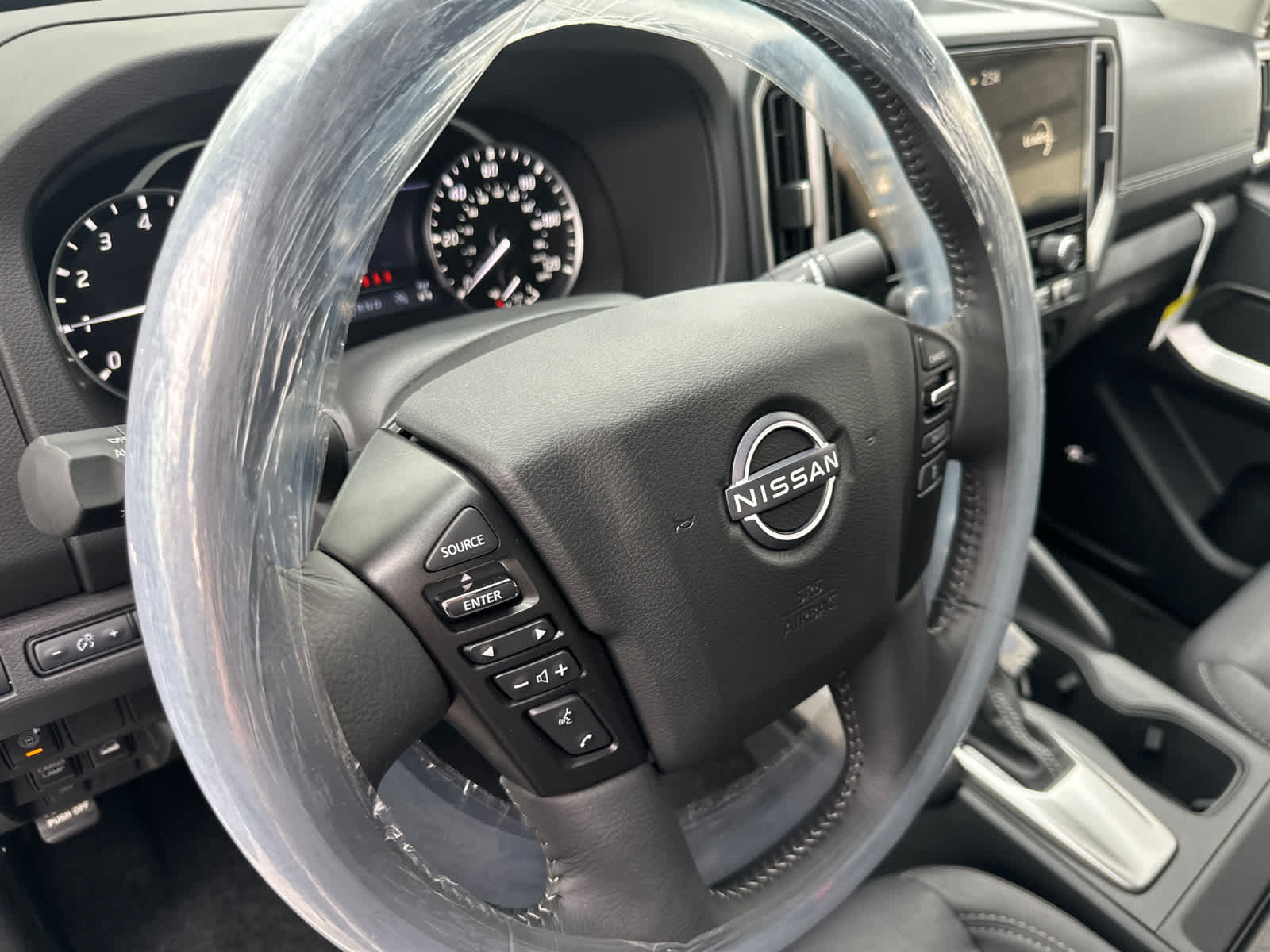 2025 Nissan Frontier SV 18
