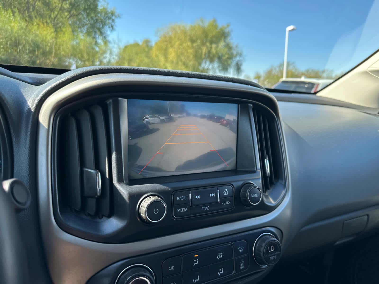 Thumbnail: 2015 Chevrolet Colorado - 22
