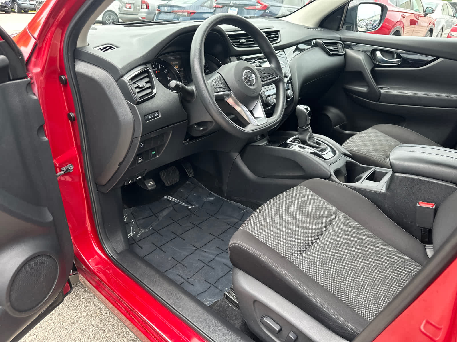 Thumbnail: 2018 Nissan Rogue Sport - 16