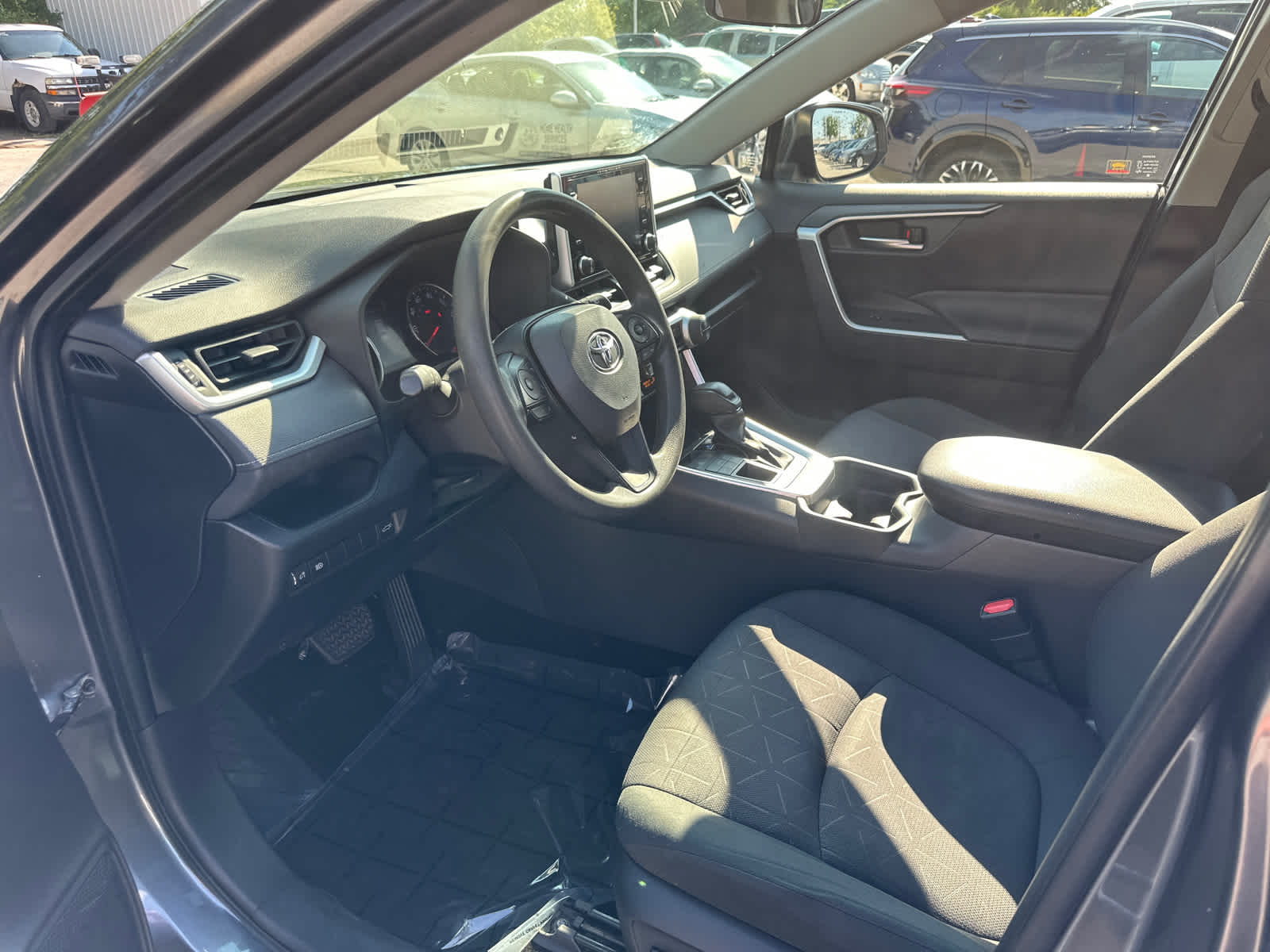 Thumbnail: 2019 Toyota RAV4 - 17