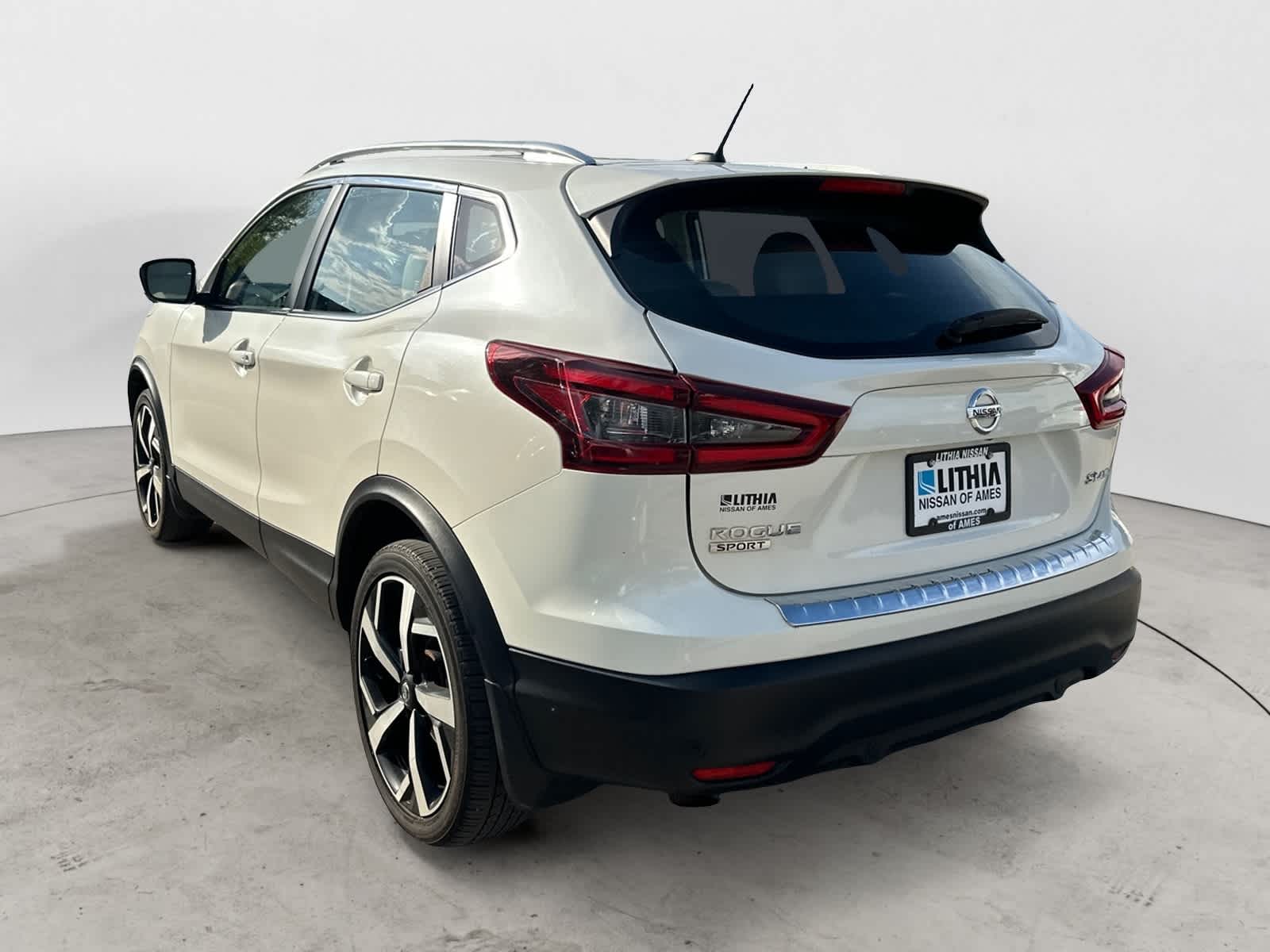 Thumbnail: 2022 Nissan Rogue Sport - 2