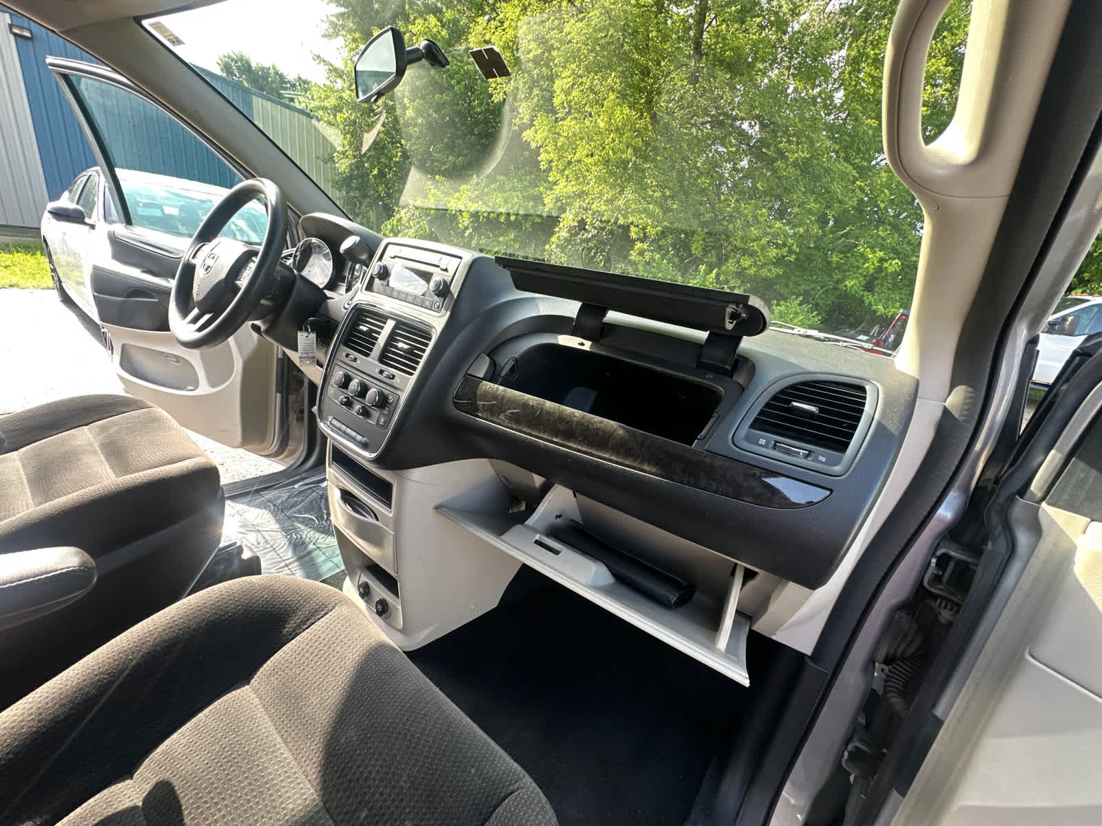 Thumbnail: 2017 Dodge Grand Caravan - 24