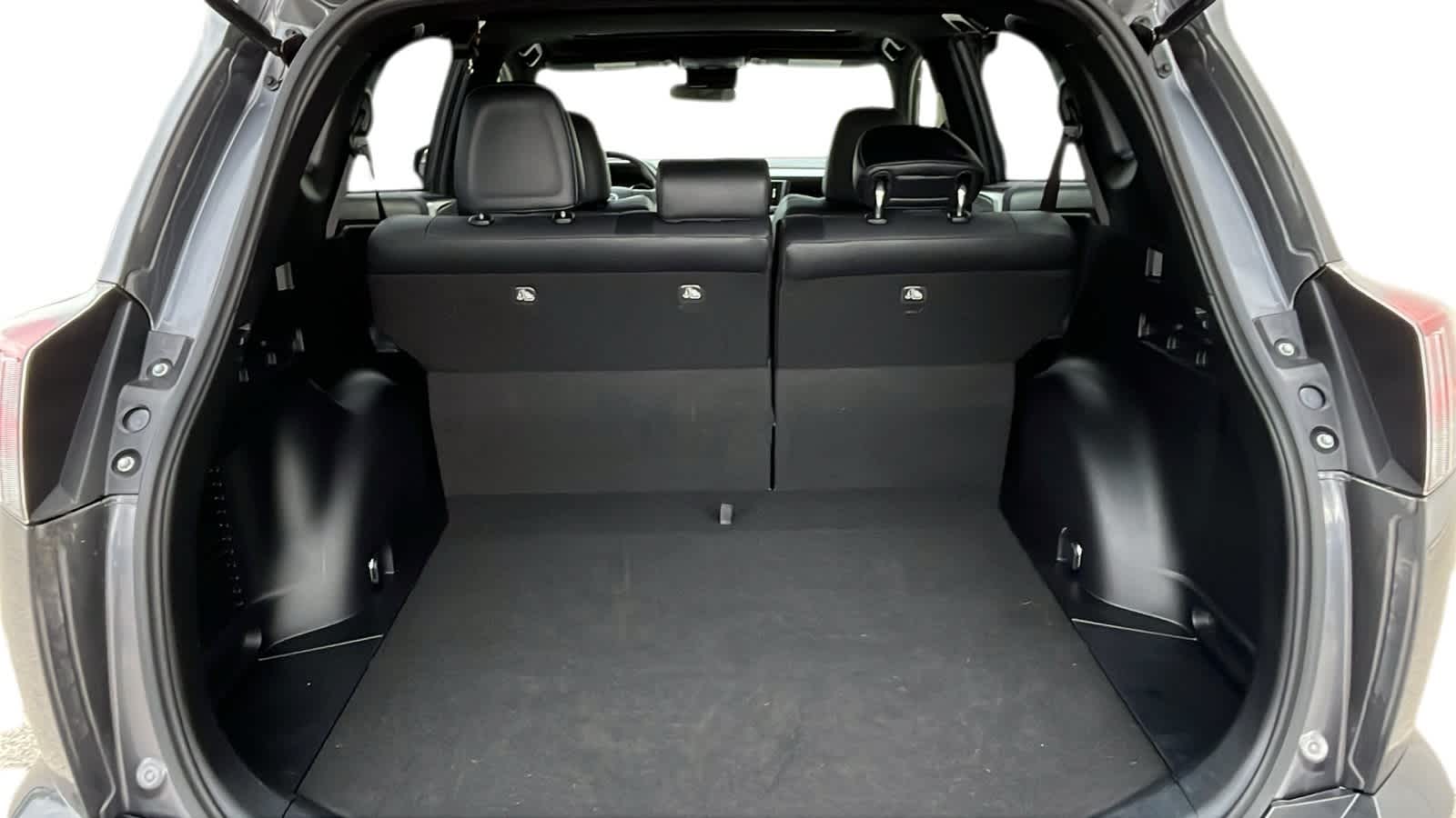 Thumbnail: 2018 Toyota RAV4 - 6