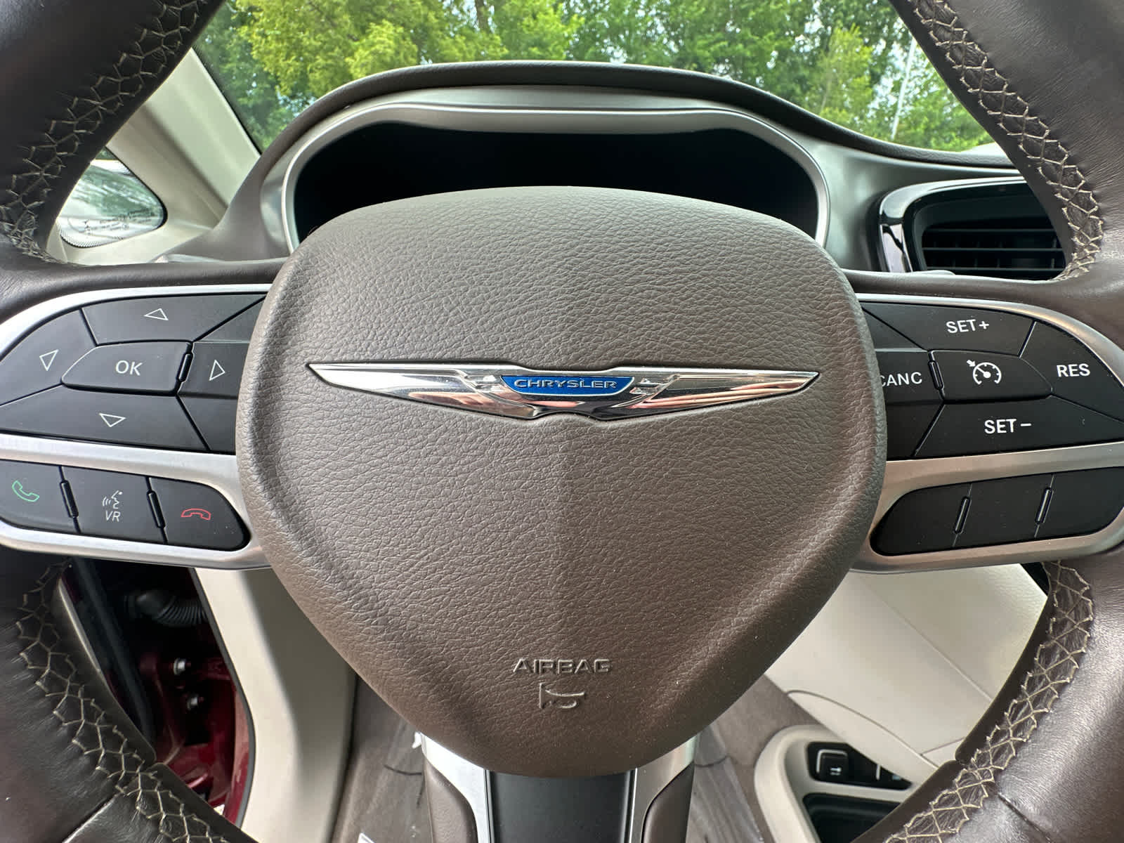 Thumbnail: 2017 Chrysler Pacifica - 17