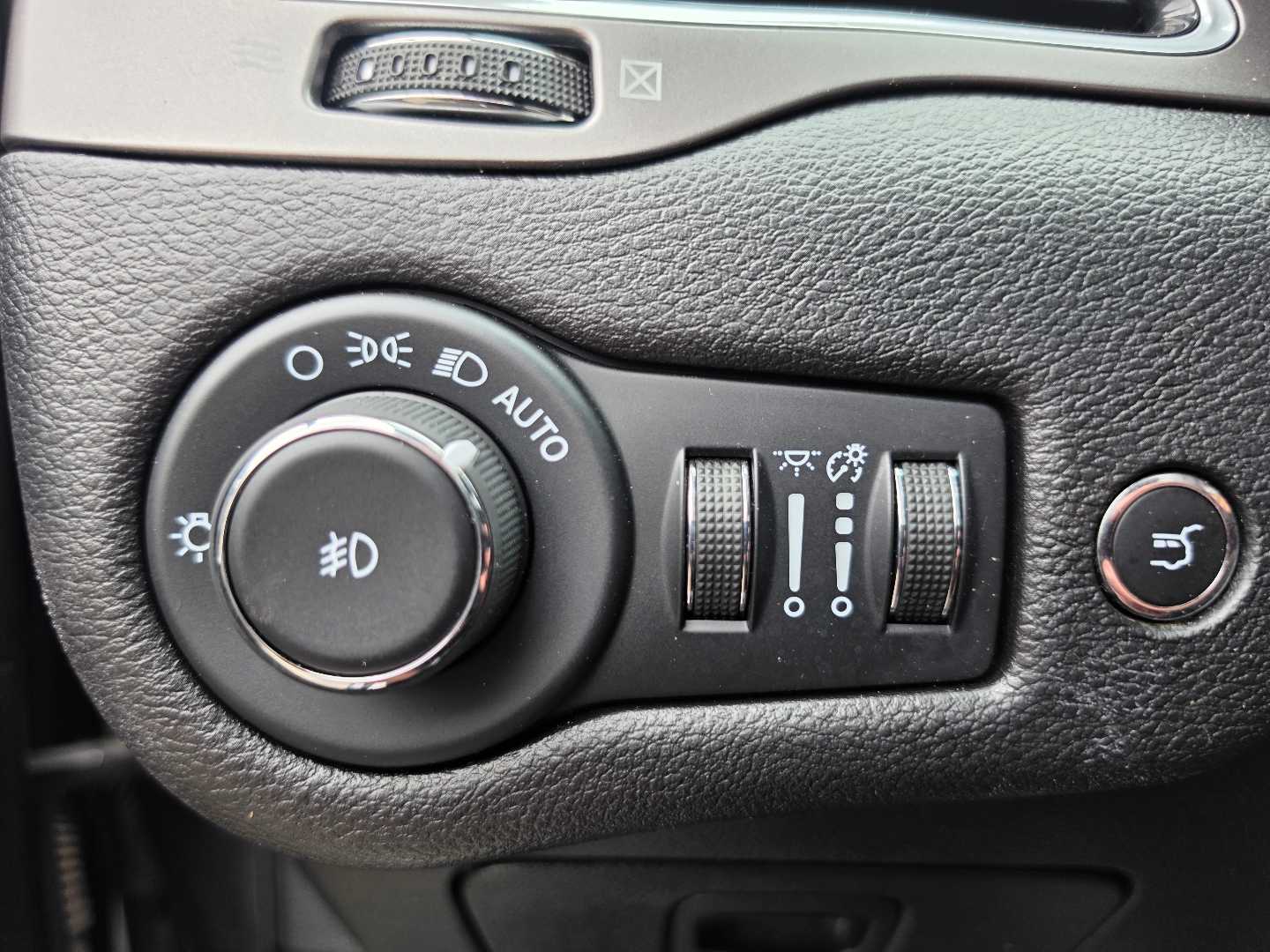 Thumbnail: 2021 Jeep Cherokee - 19