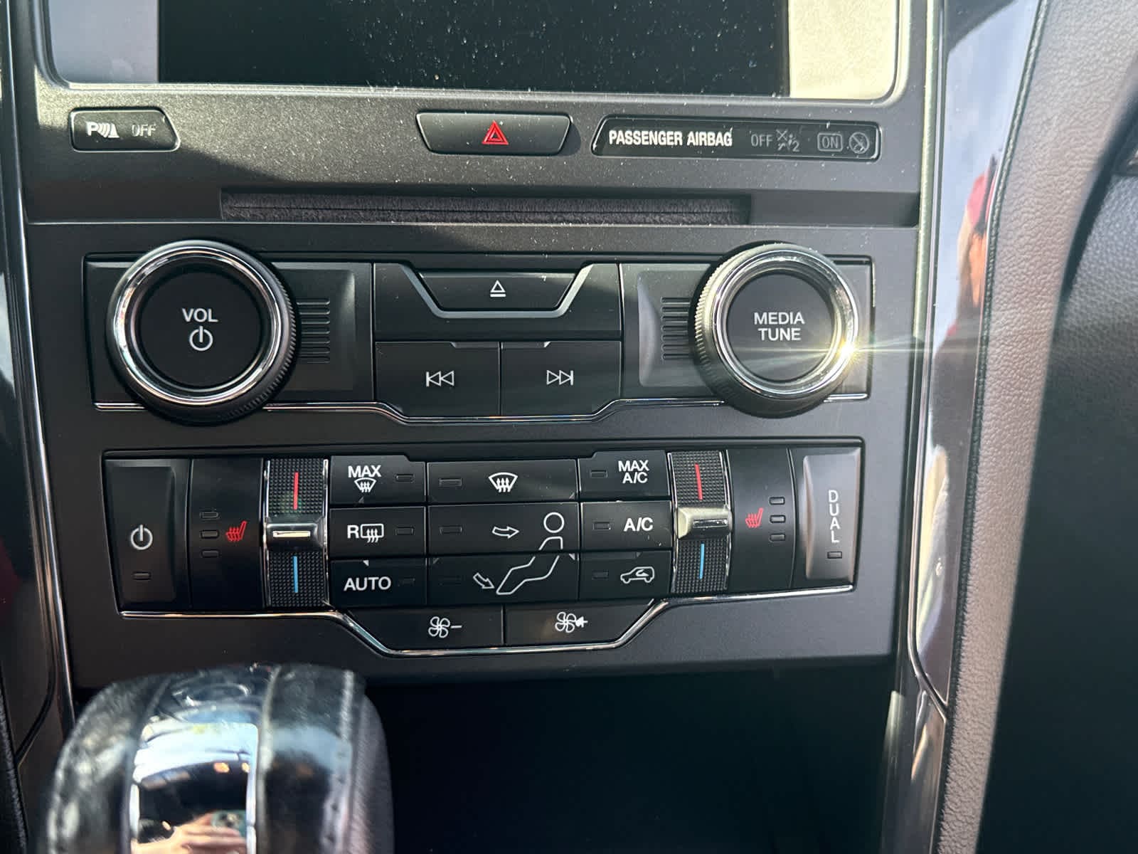 Thumbnail: 2018 Ford Explorer - 20