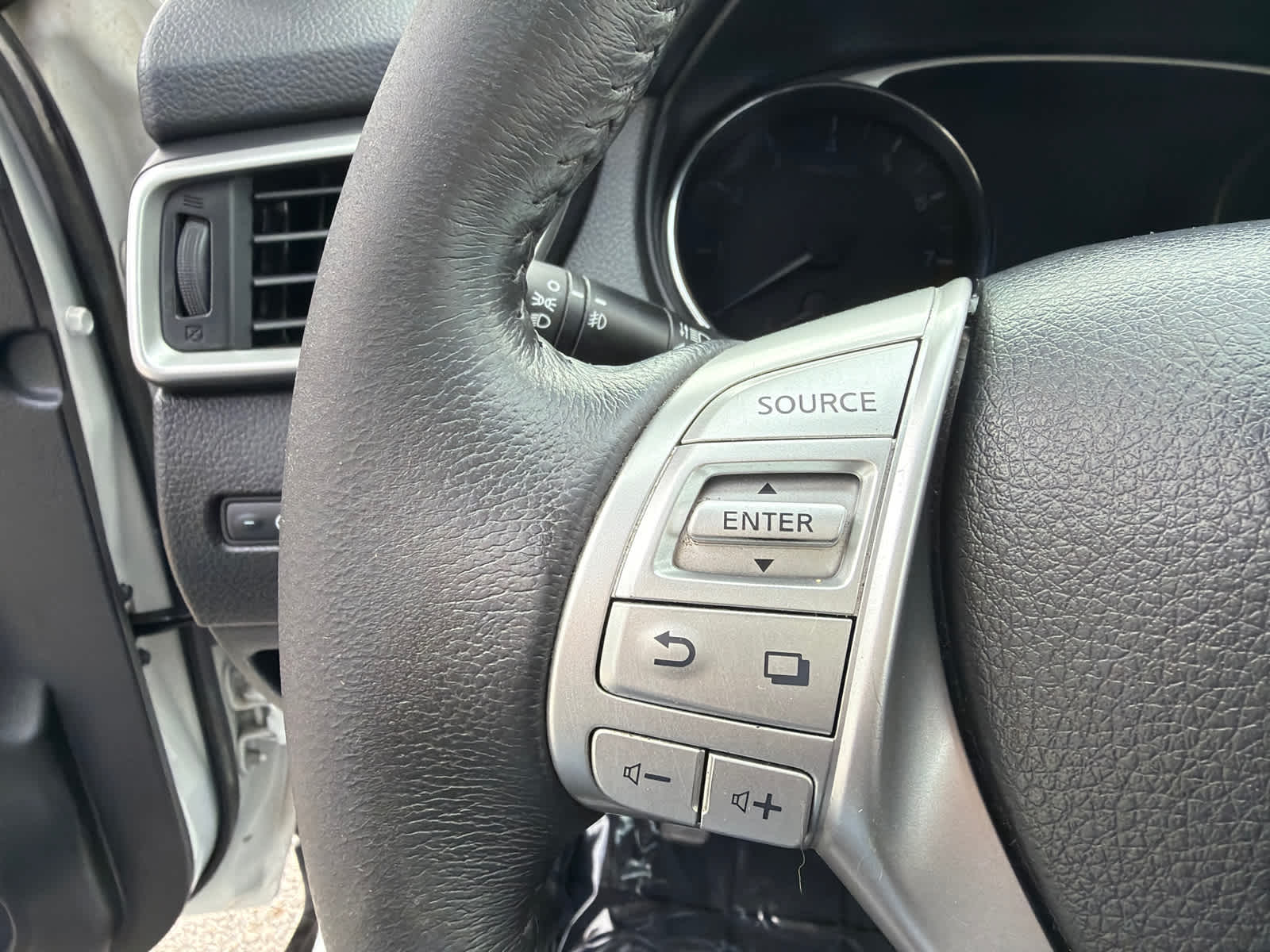 Thumbnail: 2015 Nissan Rogue - 20