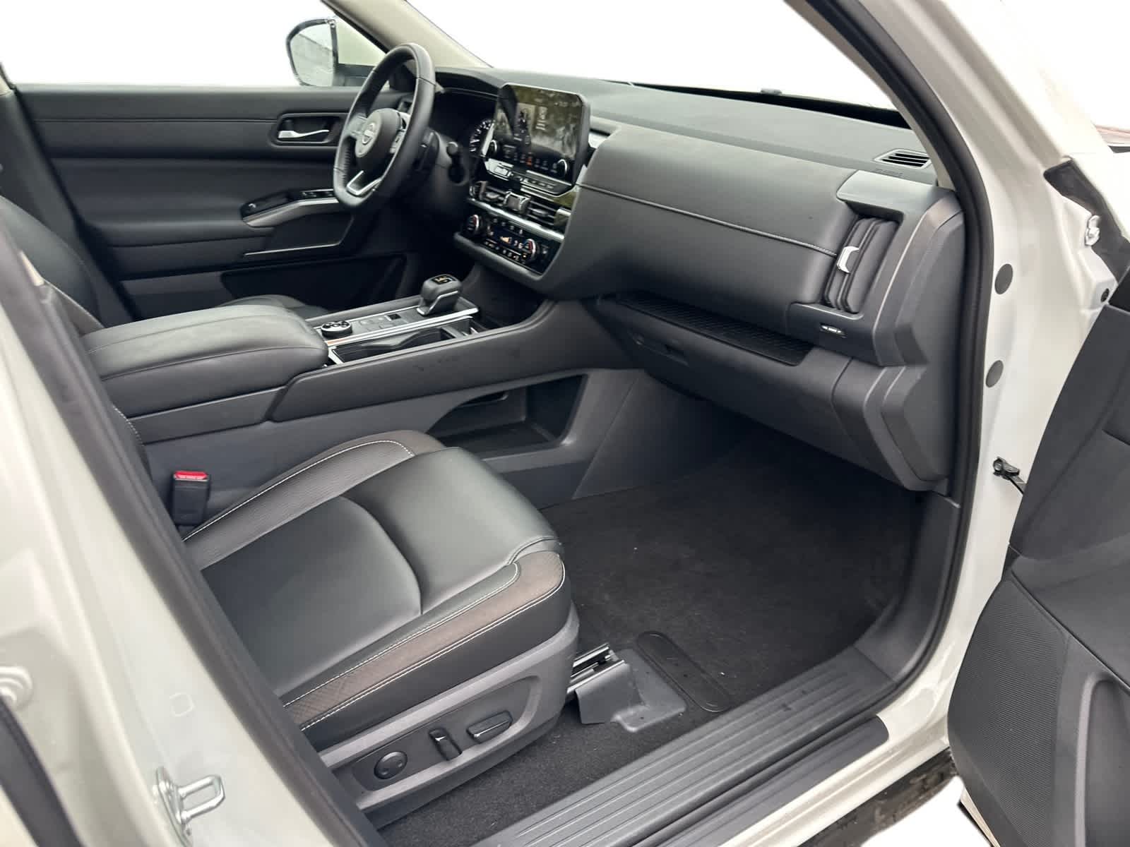 Thumbnail: 2023 Nissan Pathfinder - 6