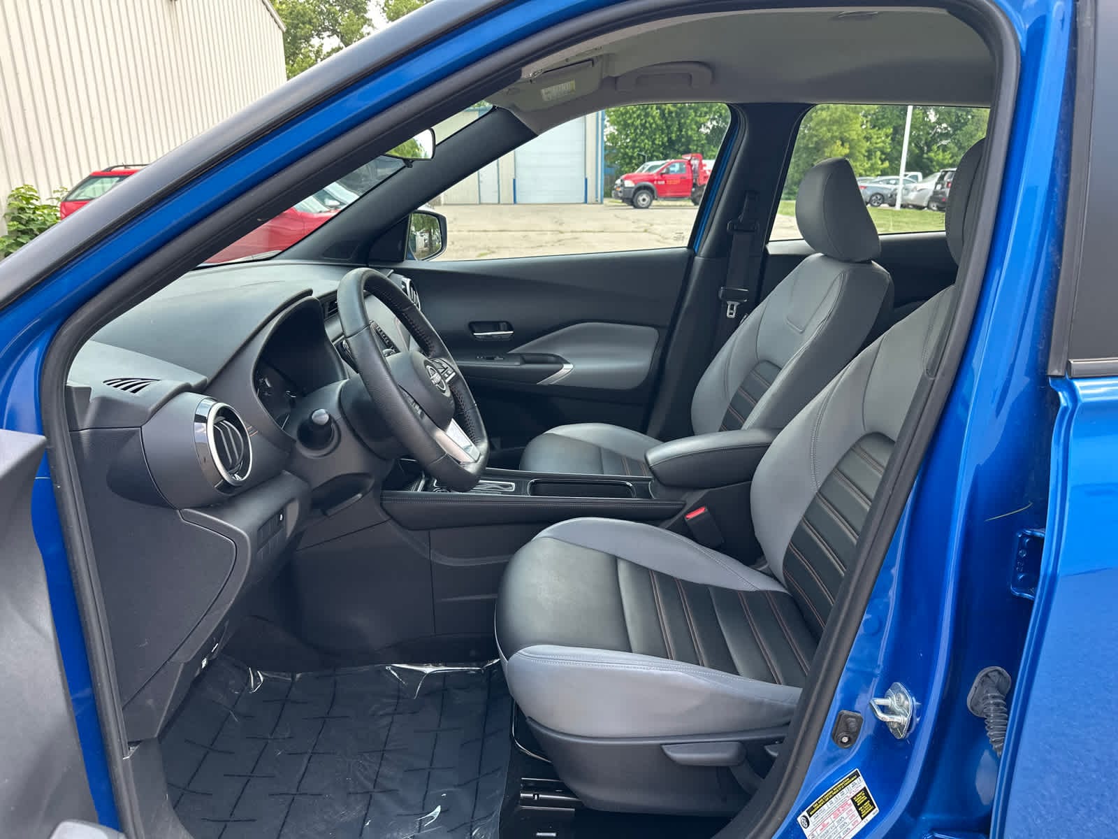 2022 Nissan Kicks SR 10
