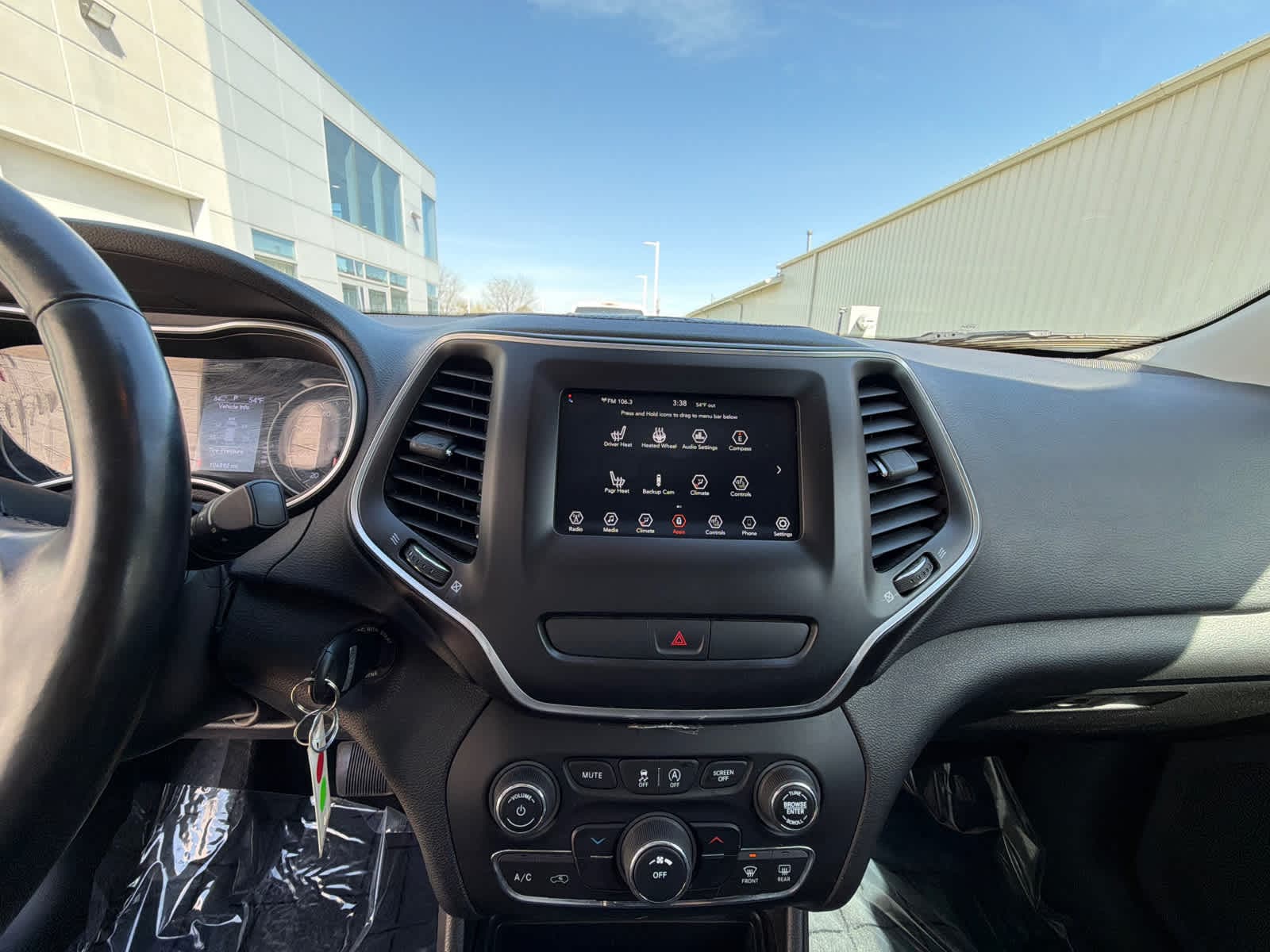 Thumbnail: 2019 Jeep Cherokee - 24