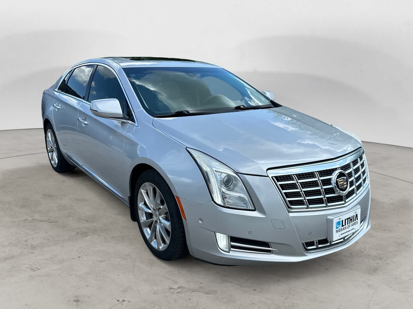 2014 Cadillac XTS Luxury photo 2