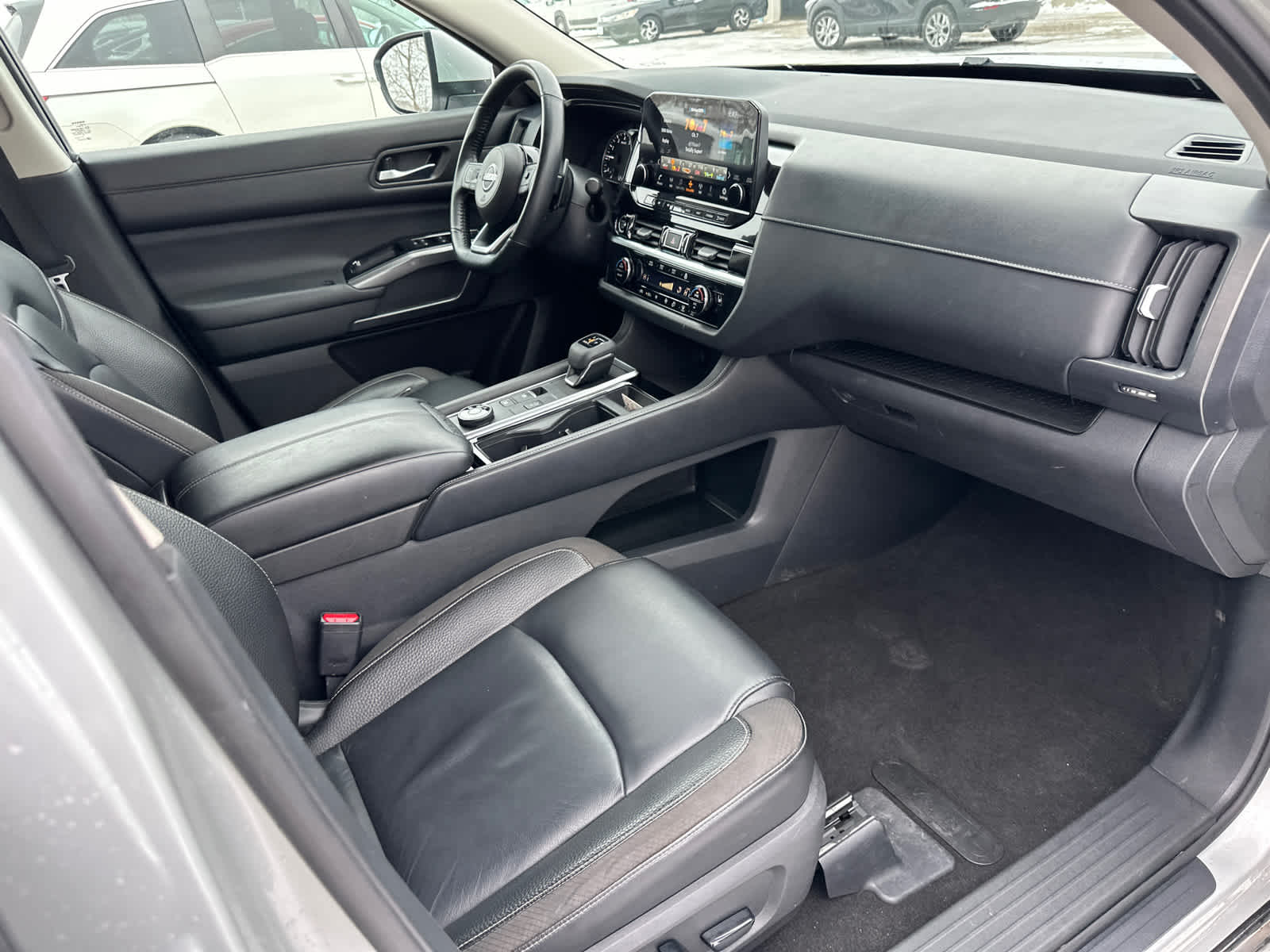 Thumbnail: 2022 Nissan Pathfinder - 8