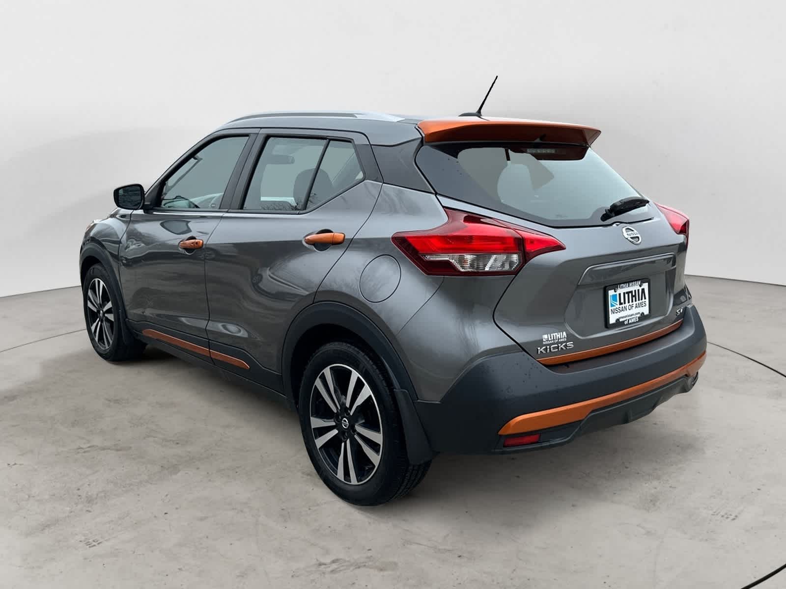 2019 Nissan Kicks SV photo 2