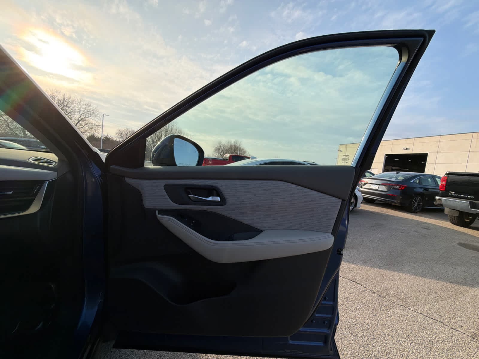 Thumbnail: 2022 Nissan Rogue - 8