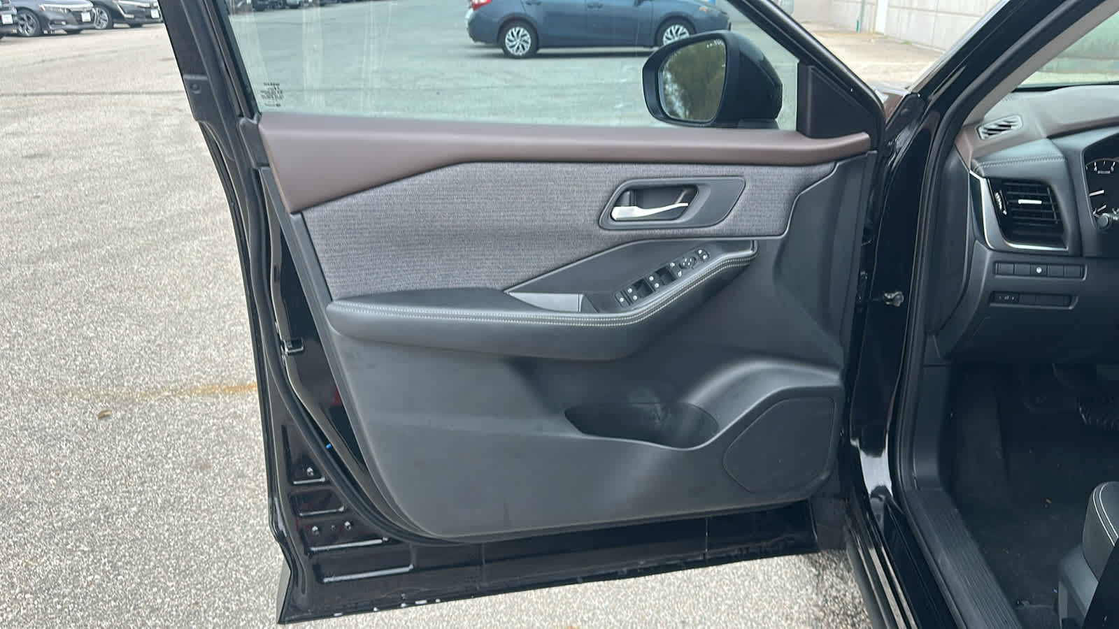 Thumbnail: 2021 Nissan Rogue - 15