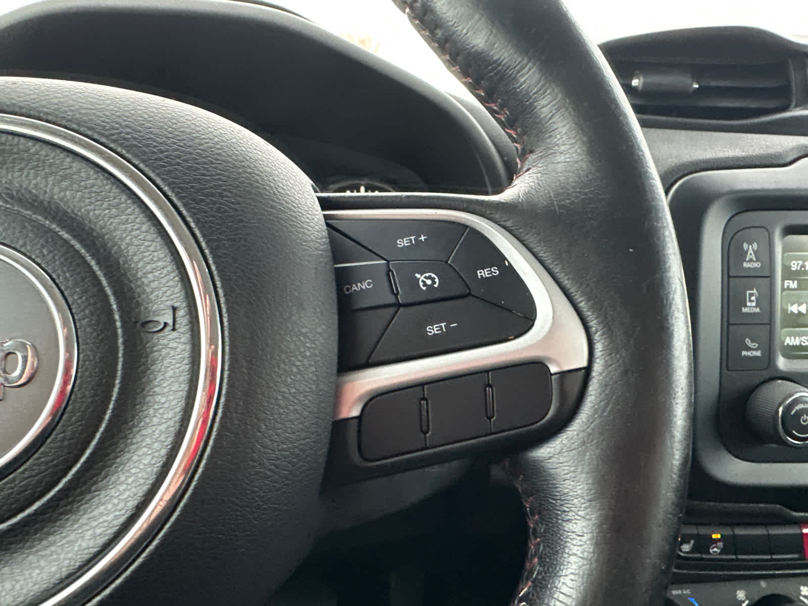 Thumbnail: 2015 Jeep Renegade - 23