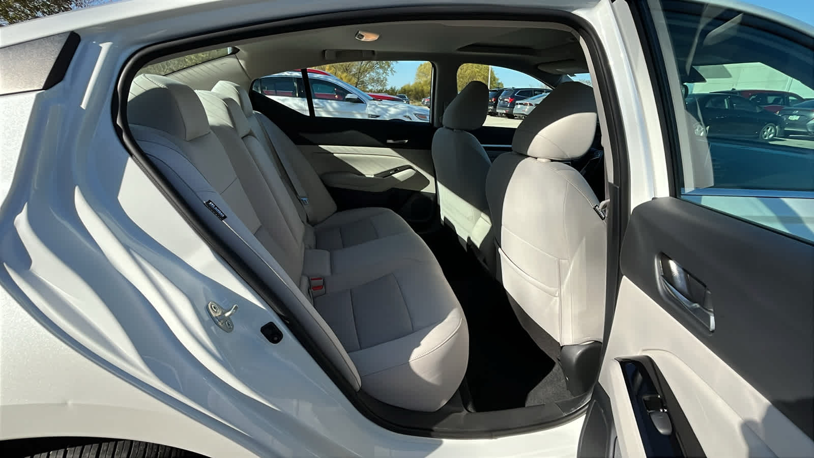 Thumbnail: 2022 Nissan Altima - 10