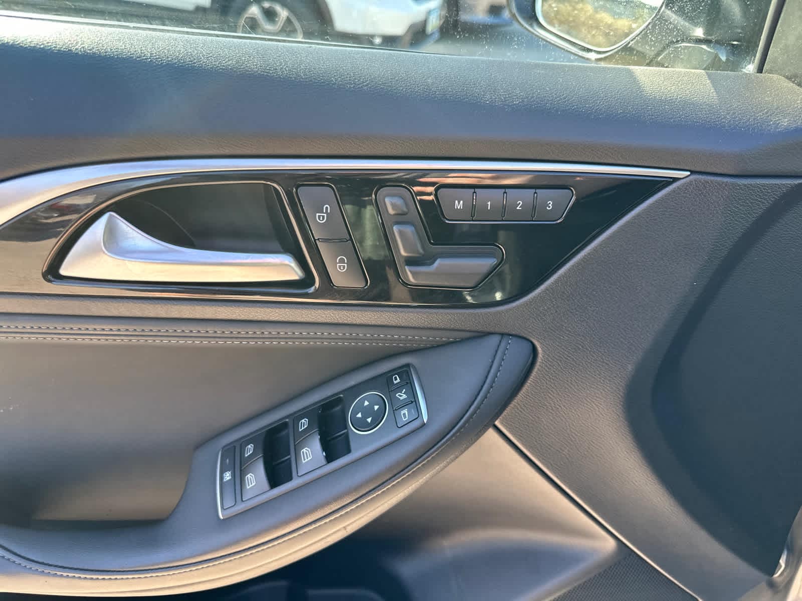 Thumbnail: 2019 INFINITI QX30 - 18