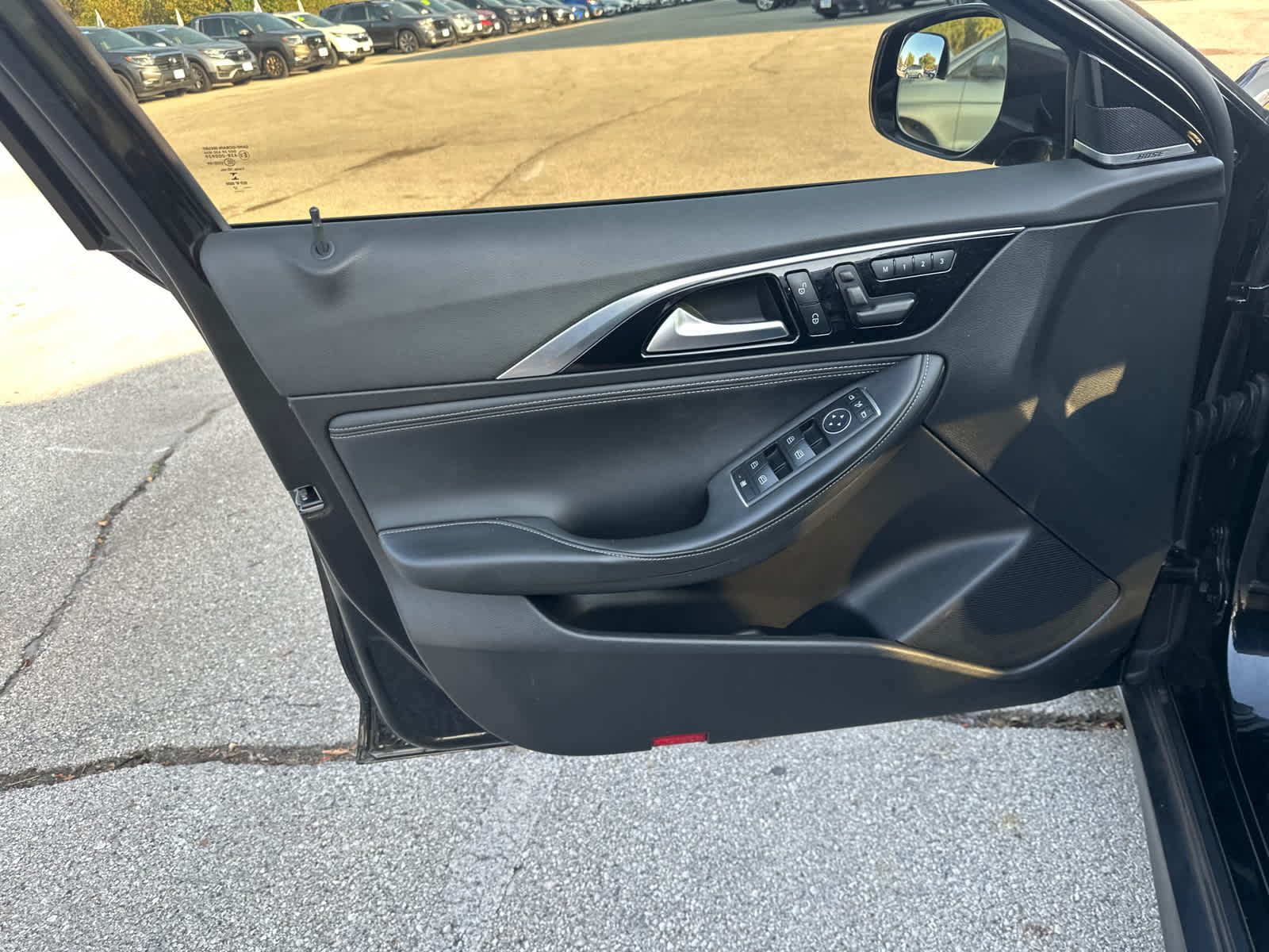 Thumbnail: 2018 INFINITI QX30 - 17
