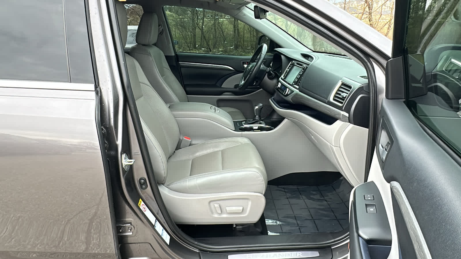 Thumbnail: 2019 Toyota Highlander - 8