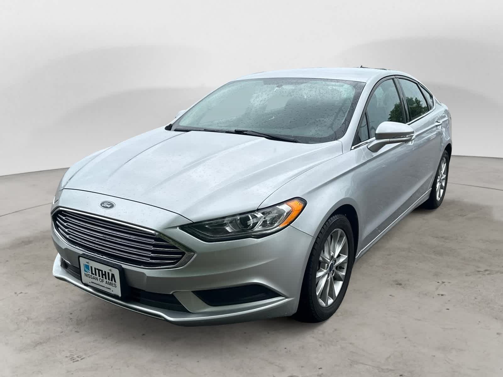 2017 Ford Fusion SE Hero Image