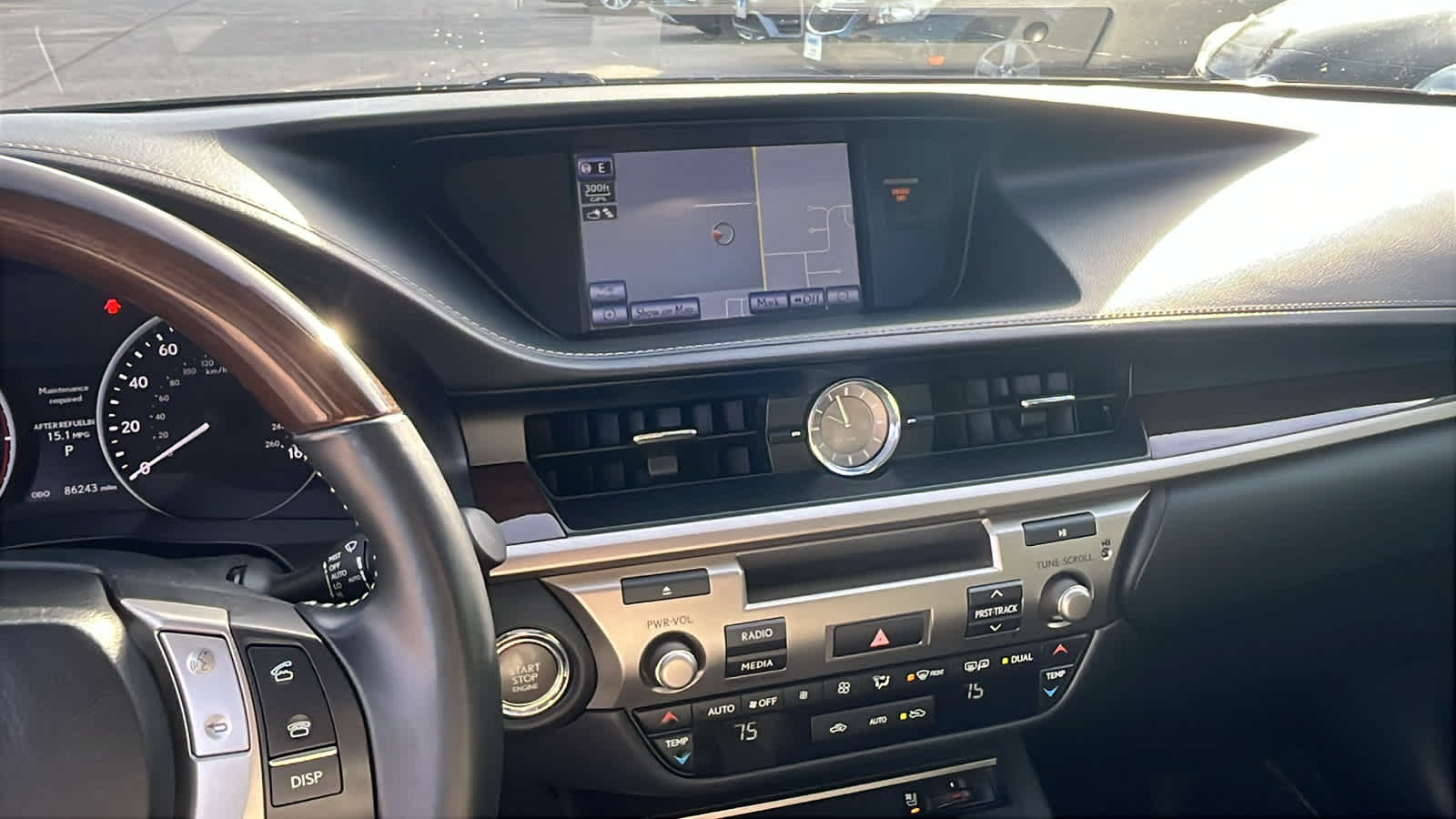 Thumbnail: 2014 Lexus ES - 17