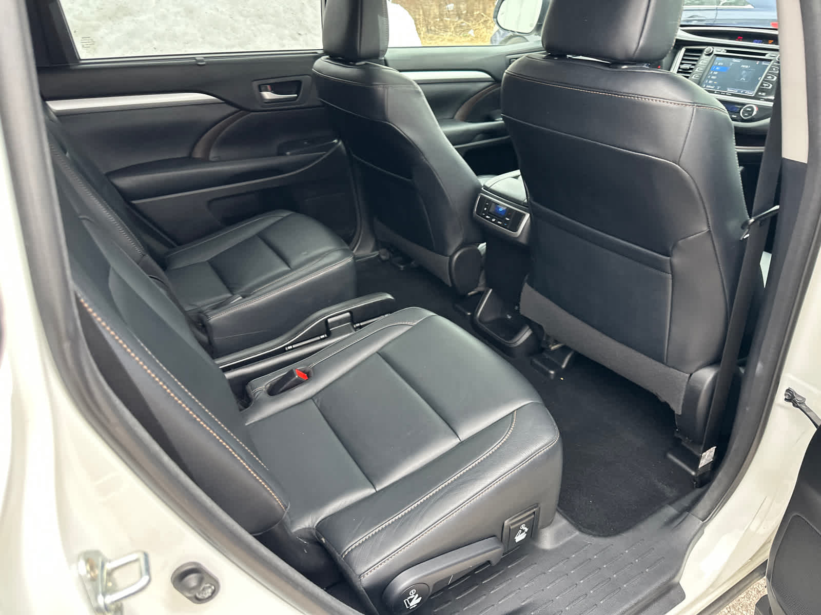 Thumbnail: 2018 Toyota Highlander - 9