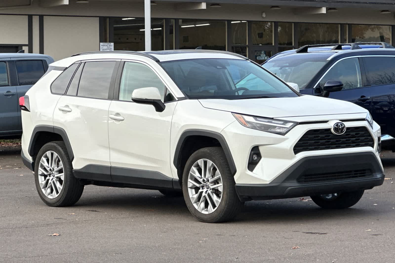 Thumbnail: 2022 Toyota RAV4 - 9