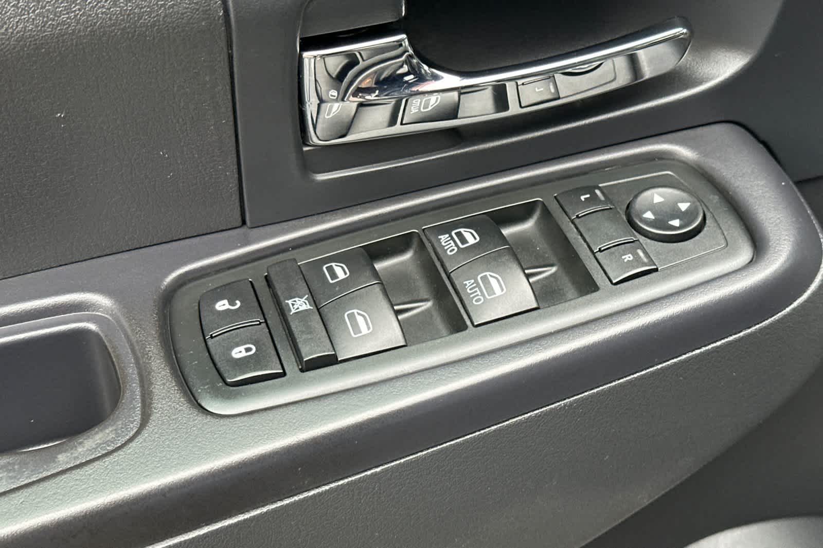 Thumbnail: 2012 Jeep Liberty - 13