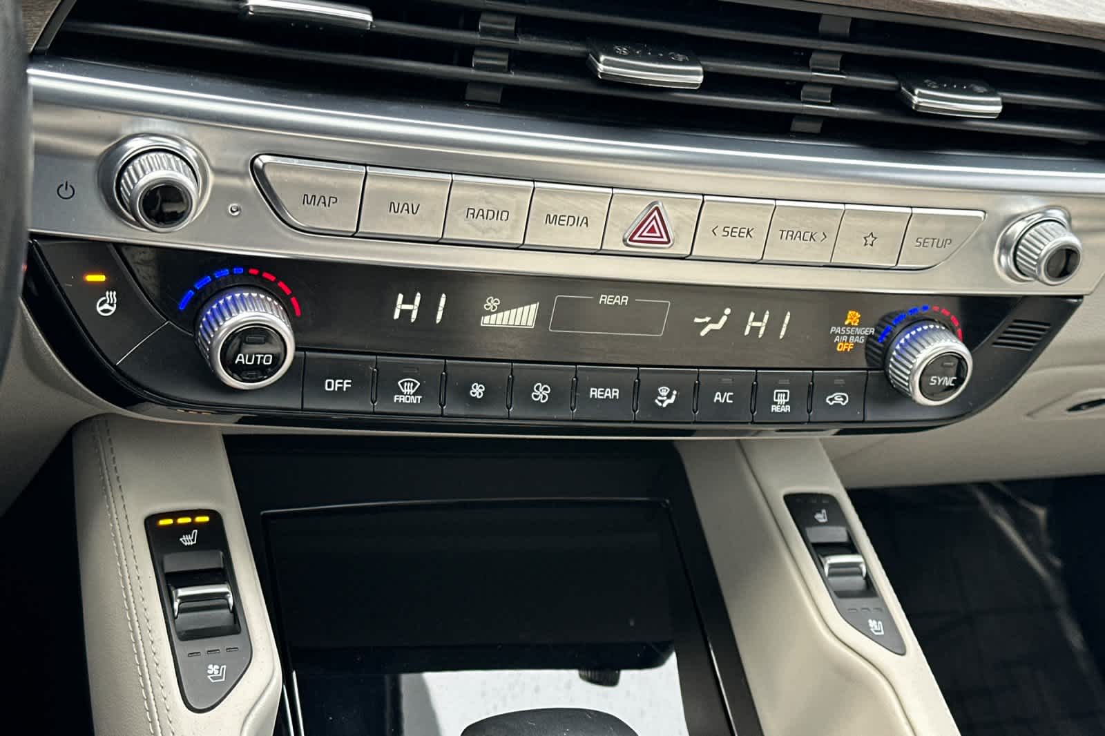 Thumbnail: 2022 Kia Telluride - 22