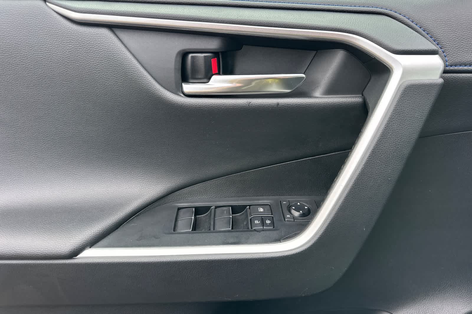 Thumbnail: 2021 Toyota RAV4 - 12