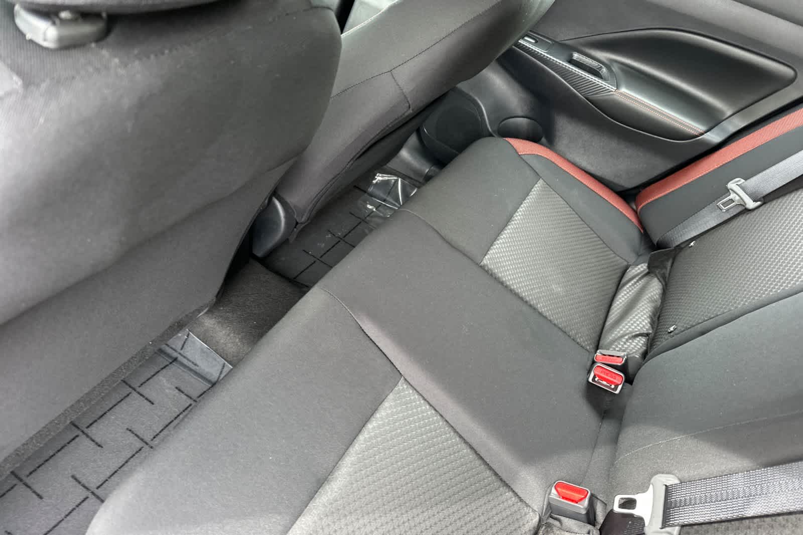 2025 Nissan Versa 1.6 SR photo 3