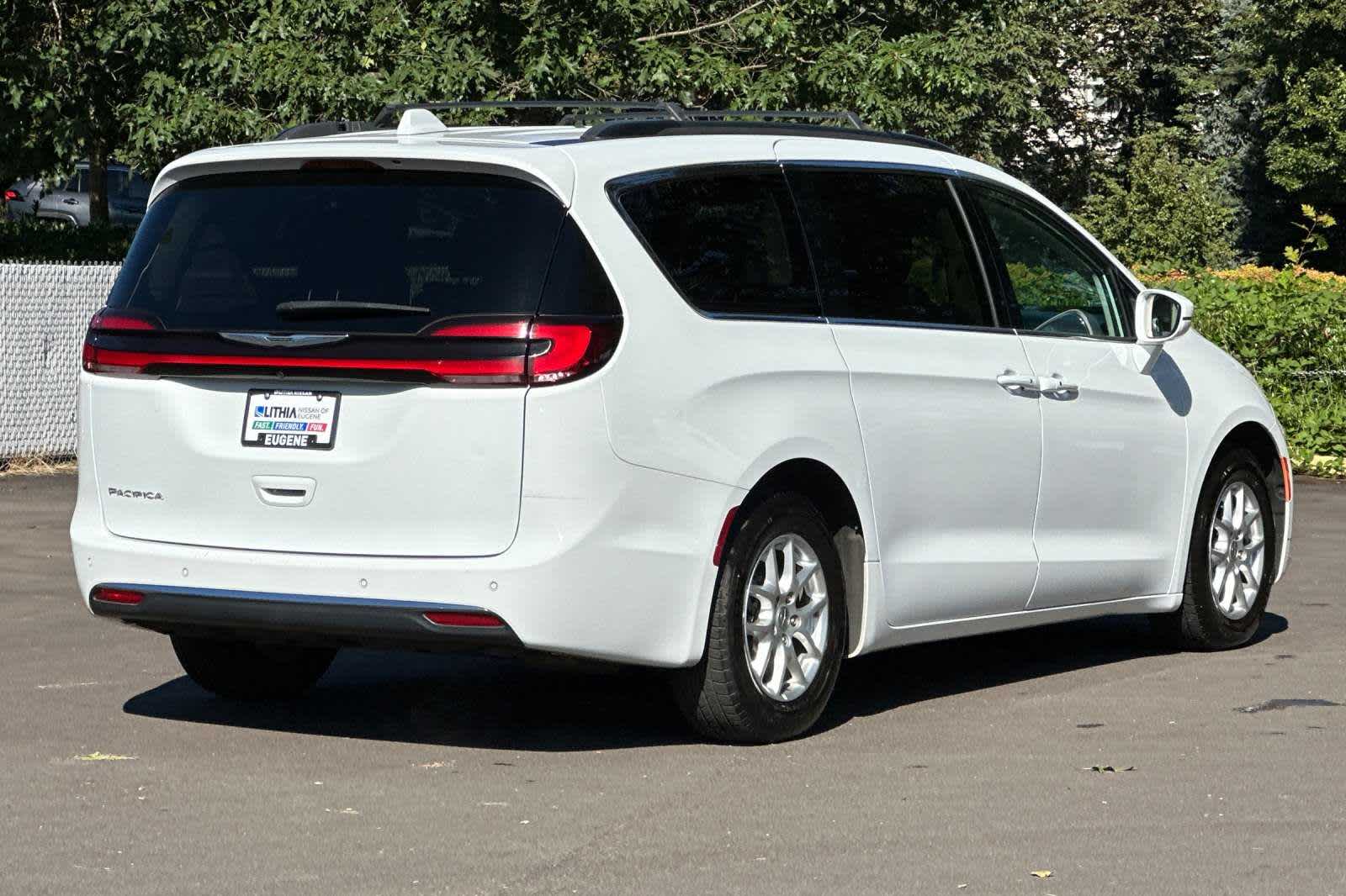 Used 2022 Chrysler Pacifica Touring L with VIN 2C4RC1BGXNR117676 for sale in Eugene, OR