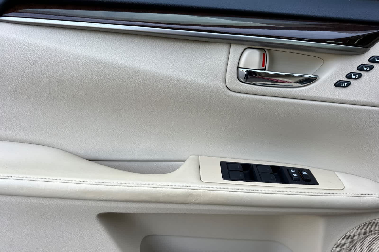 Thumbnail: 2013 Lexus ES - 11