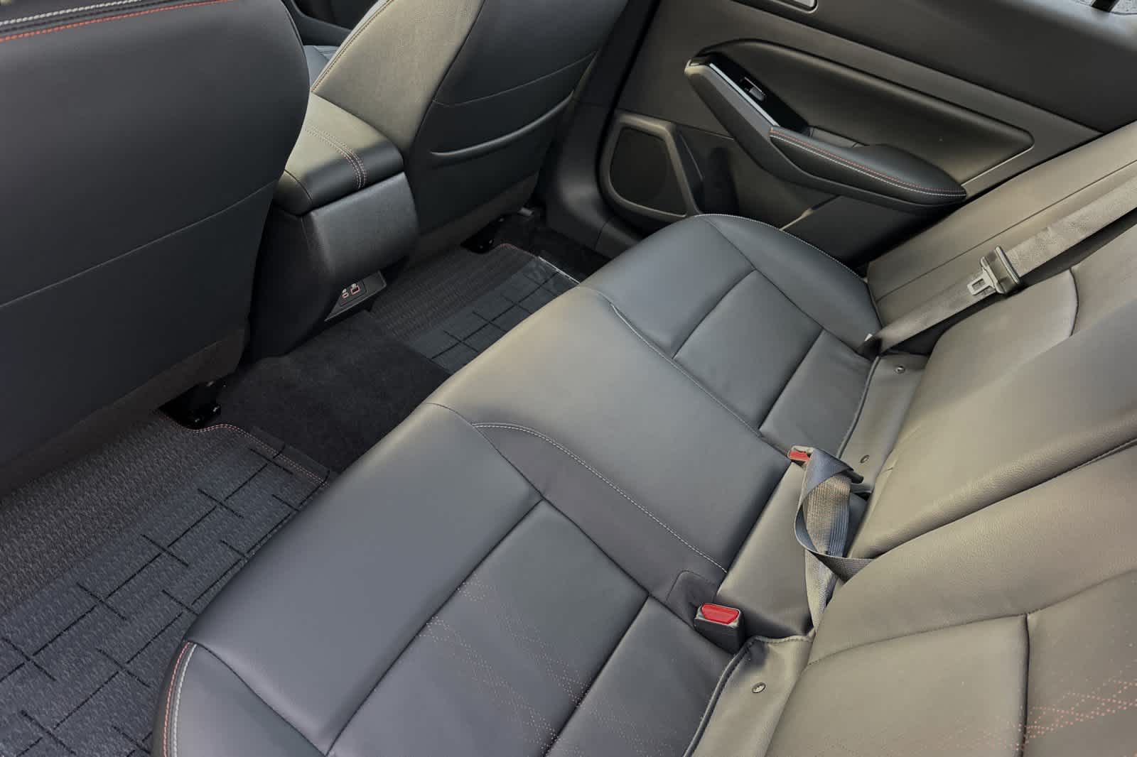 2025 Nissan Altima SR photo 4