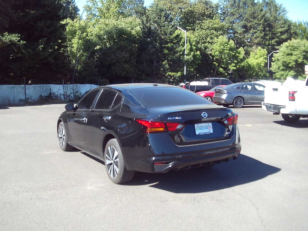 Used 2021 Nissan Altima 2.5 SV Sedan