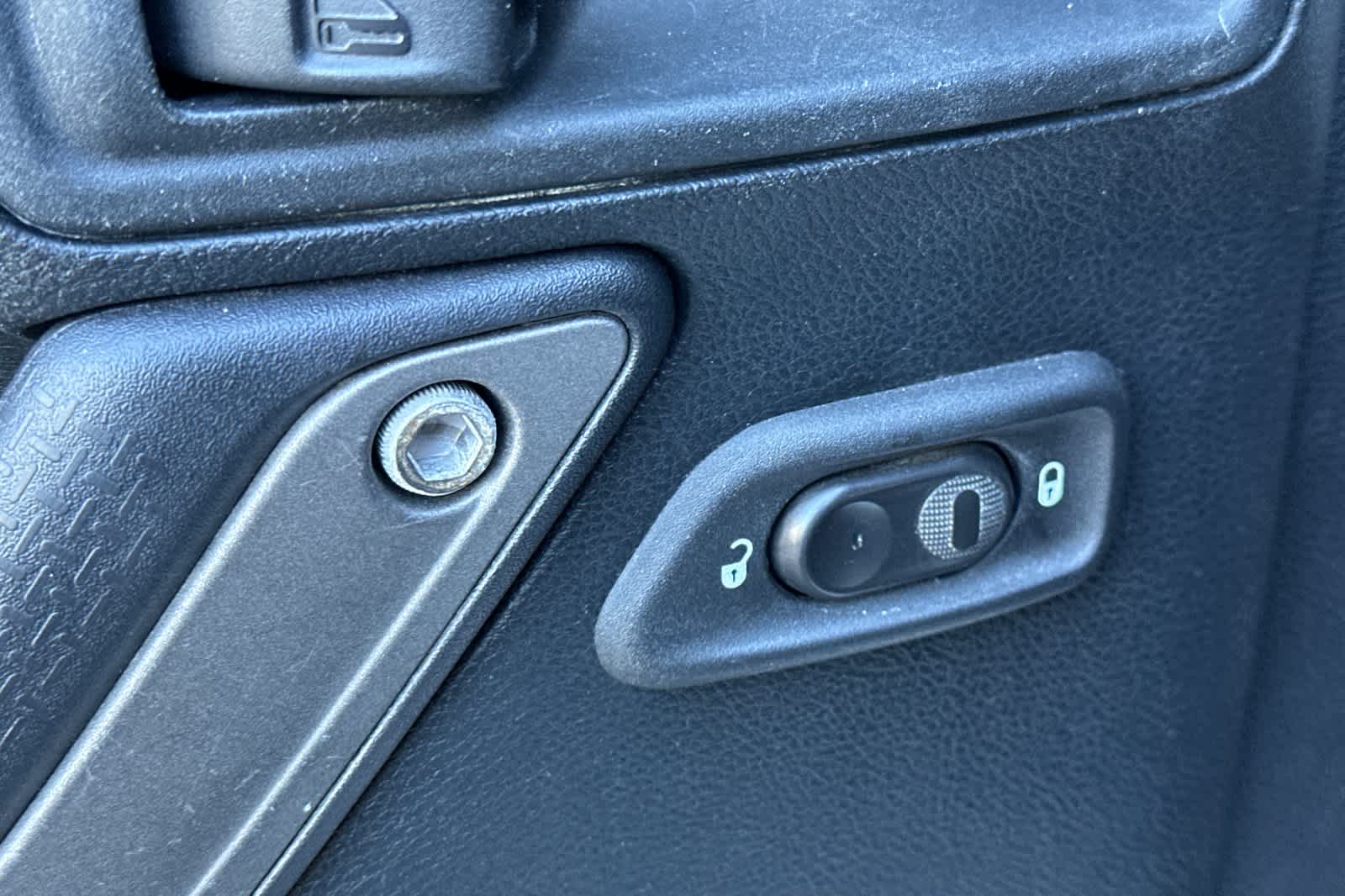 Thumbnail: 2016 Jeep Wrangler - 13