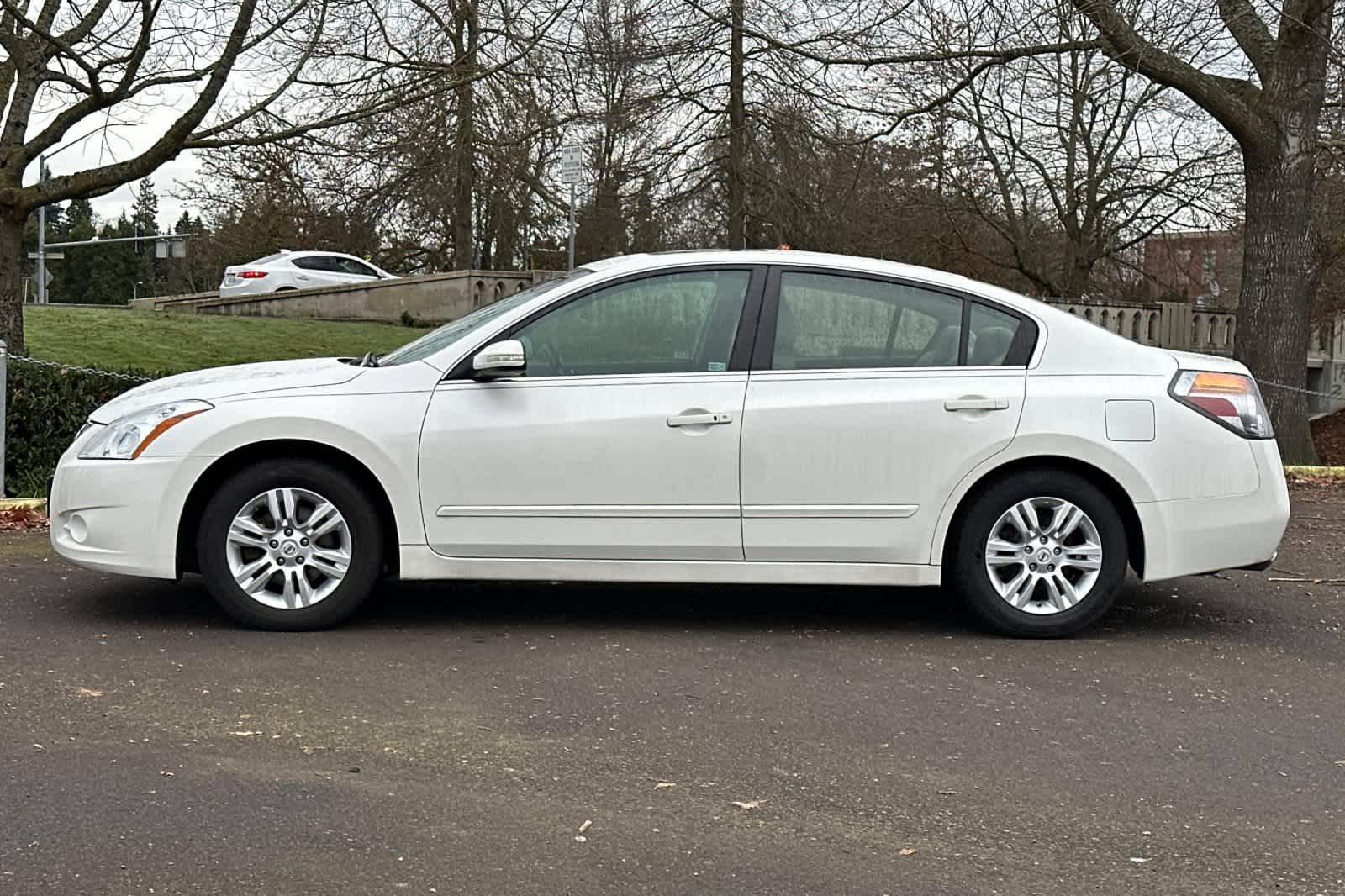 Thumbnail: 2010 Nissan Altima - 5