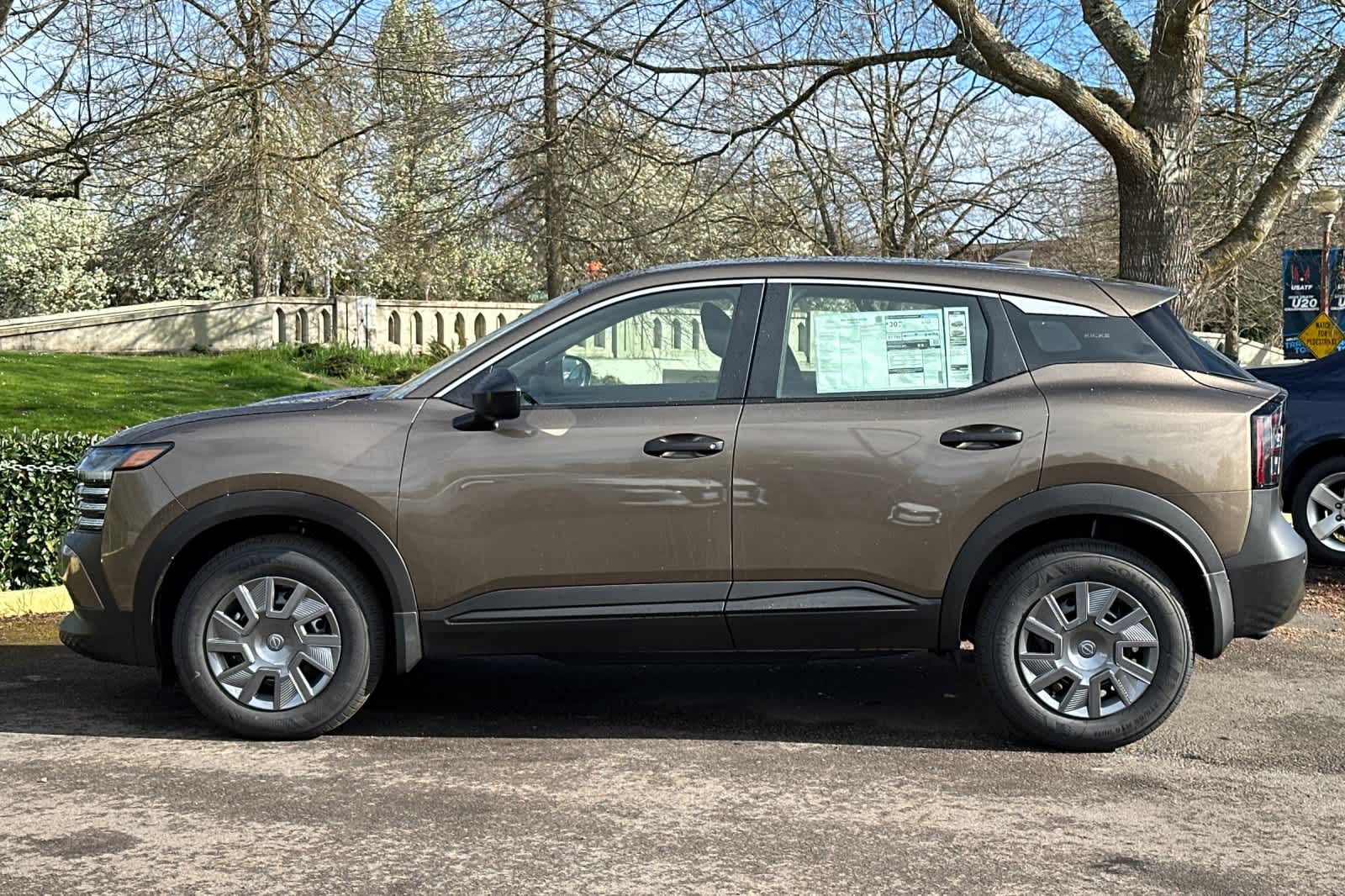 Thumbnail: 2025 Nissan Kicks - 5