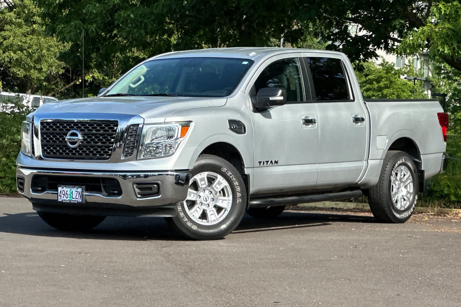 2017 Nissan Titan SV 4X4 Crew Cab's photo