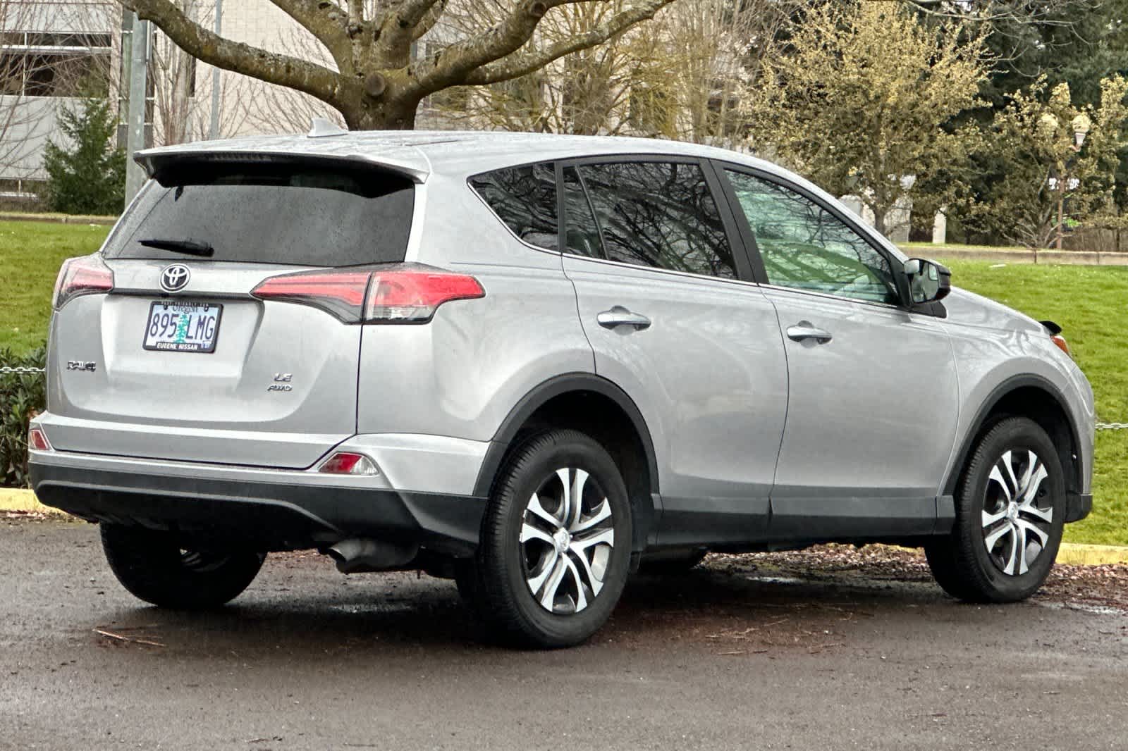 Thumbnail: 2018 Toyota RAV4 - 2