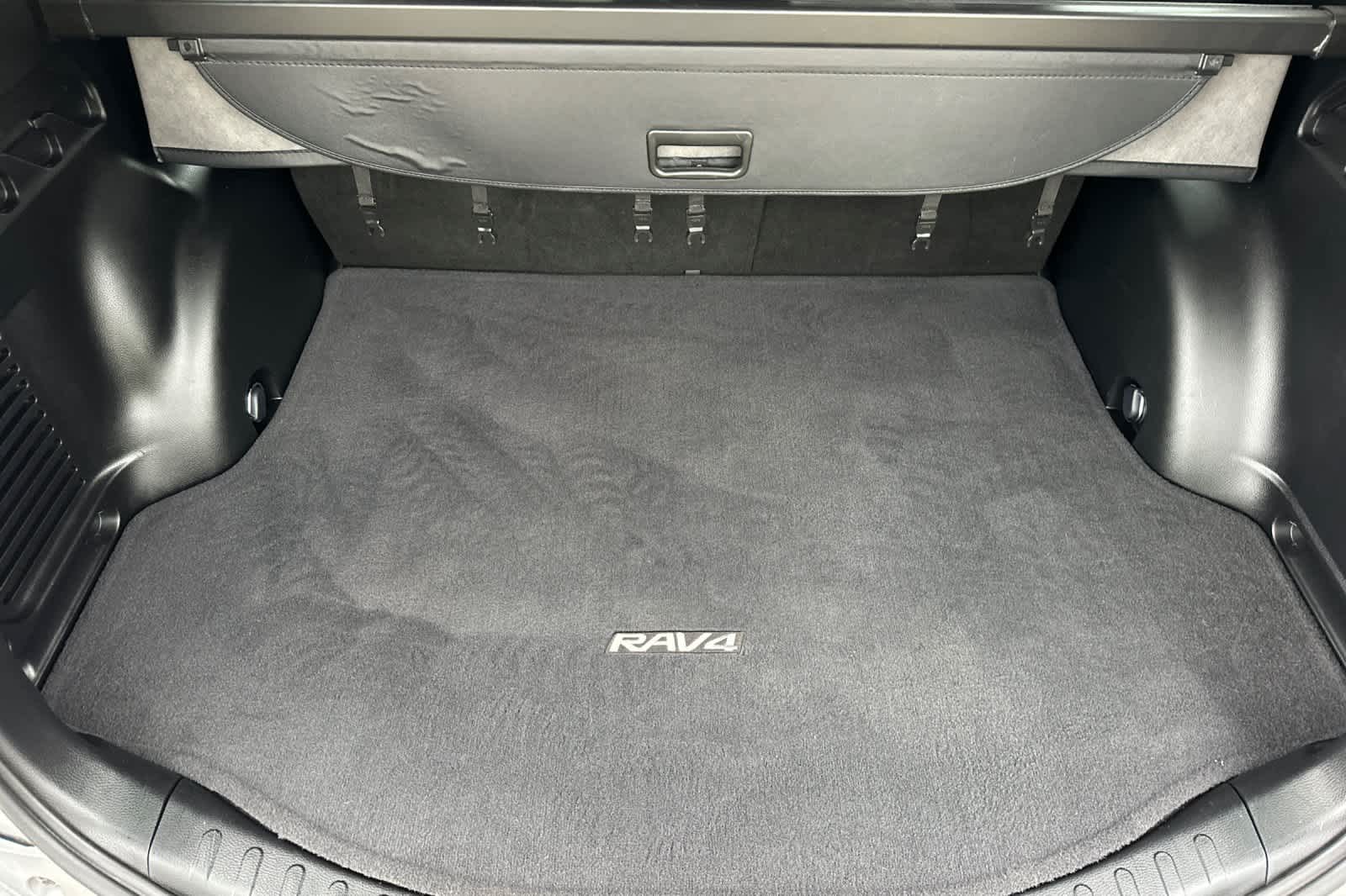 Thumbnail: 2018 Toyota RAV4 - 15